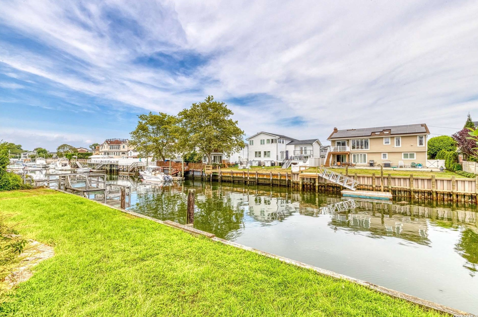 2883 Hbr Rd, North Merrick NY 11566-4610 exterior