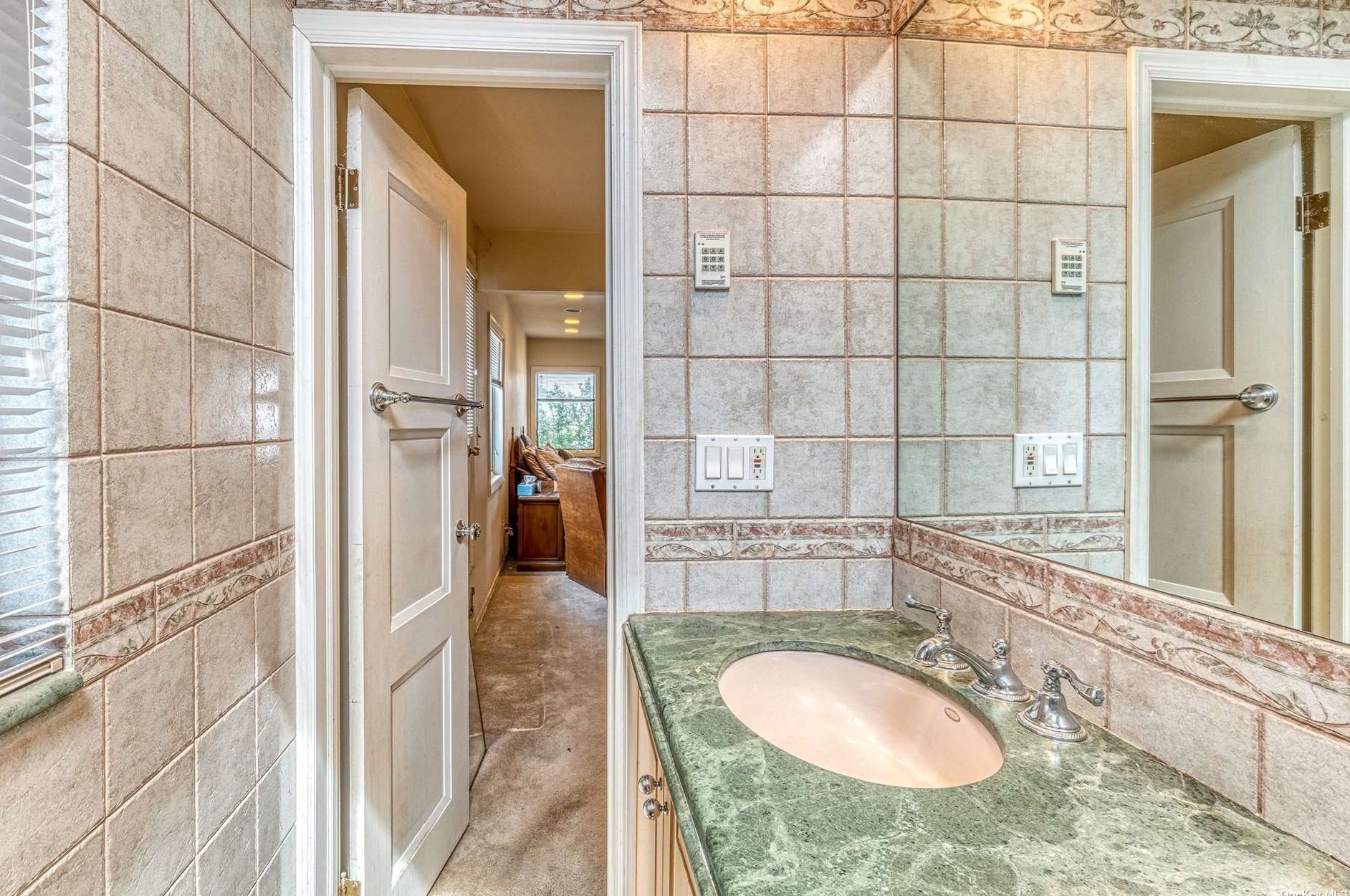 2883 Hbr Rd, North Merrick NY 11566-4610 exterior