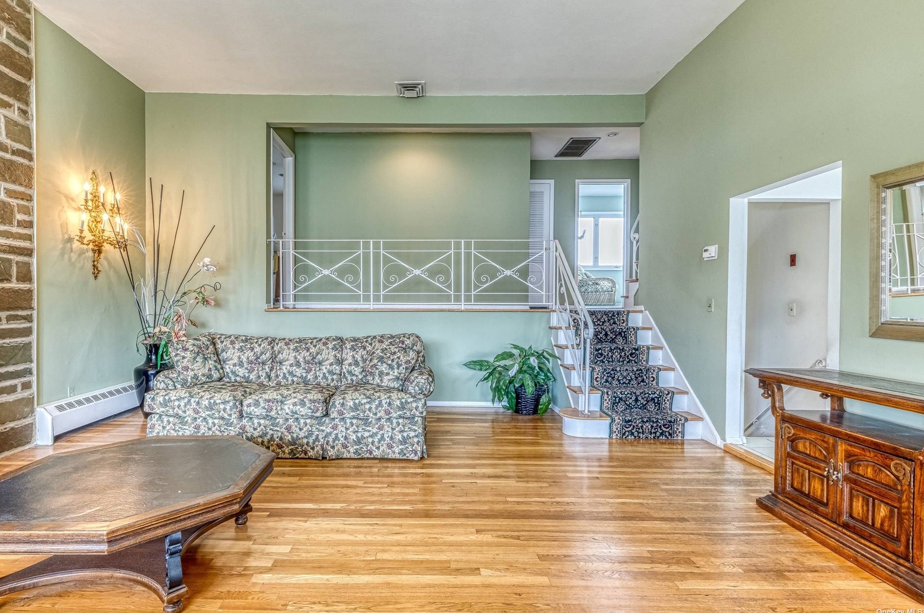 2883 Hbr Rd, North Merrick NY 11566-4610 exterior