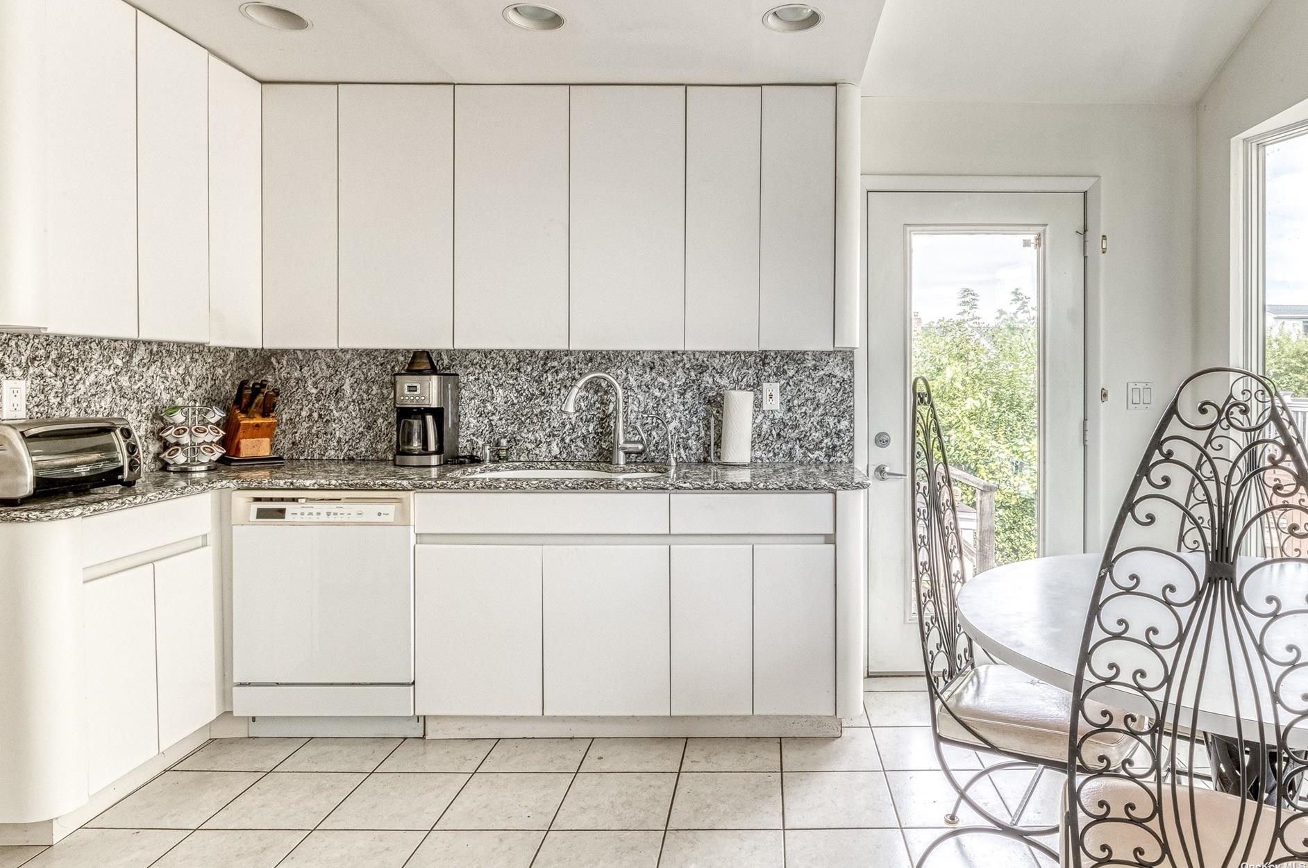 2883 Hbr Rd, North Merrick NY 11566-4610 exterior