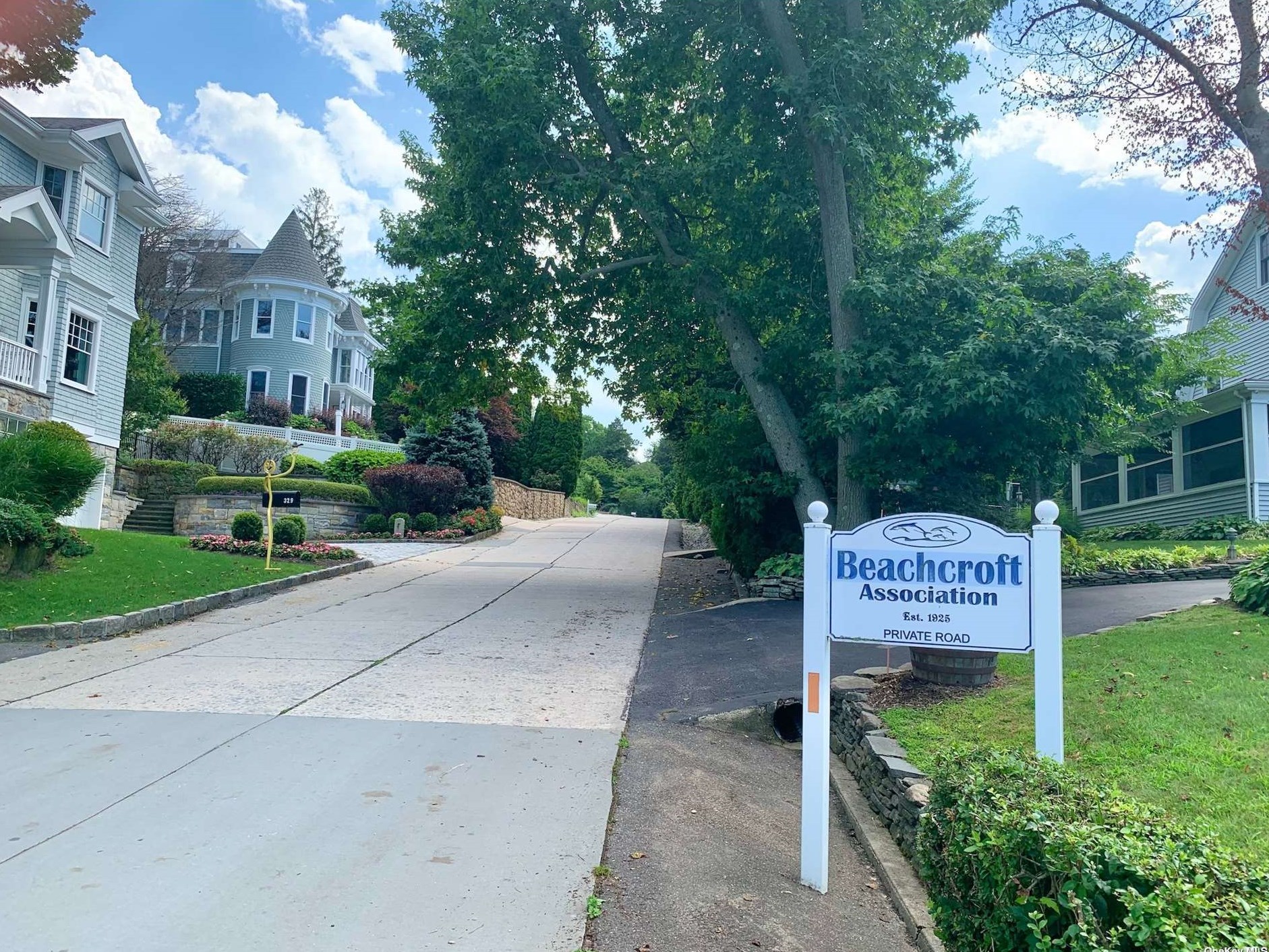 41 Lndg Rd, Hunt NY 11743-1817 exterior