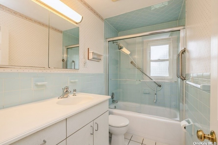 41 Lndg Rd, Hunt NY 11743-1817 exterior