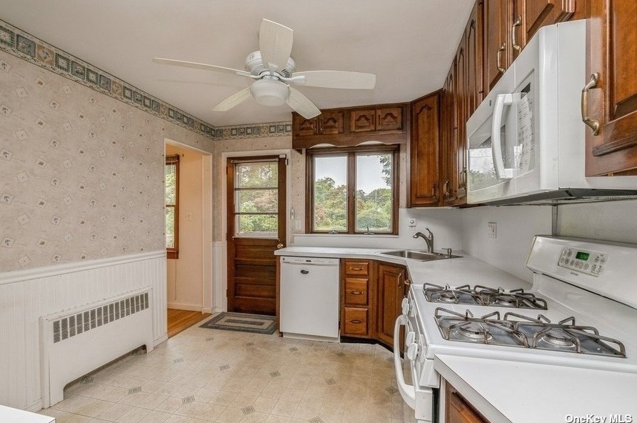 41 Lndg Rd, Hunt NY 11743-1817 exterior