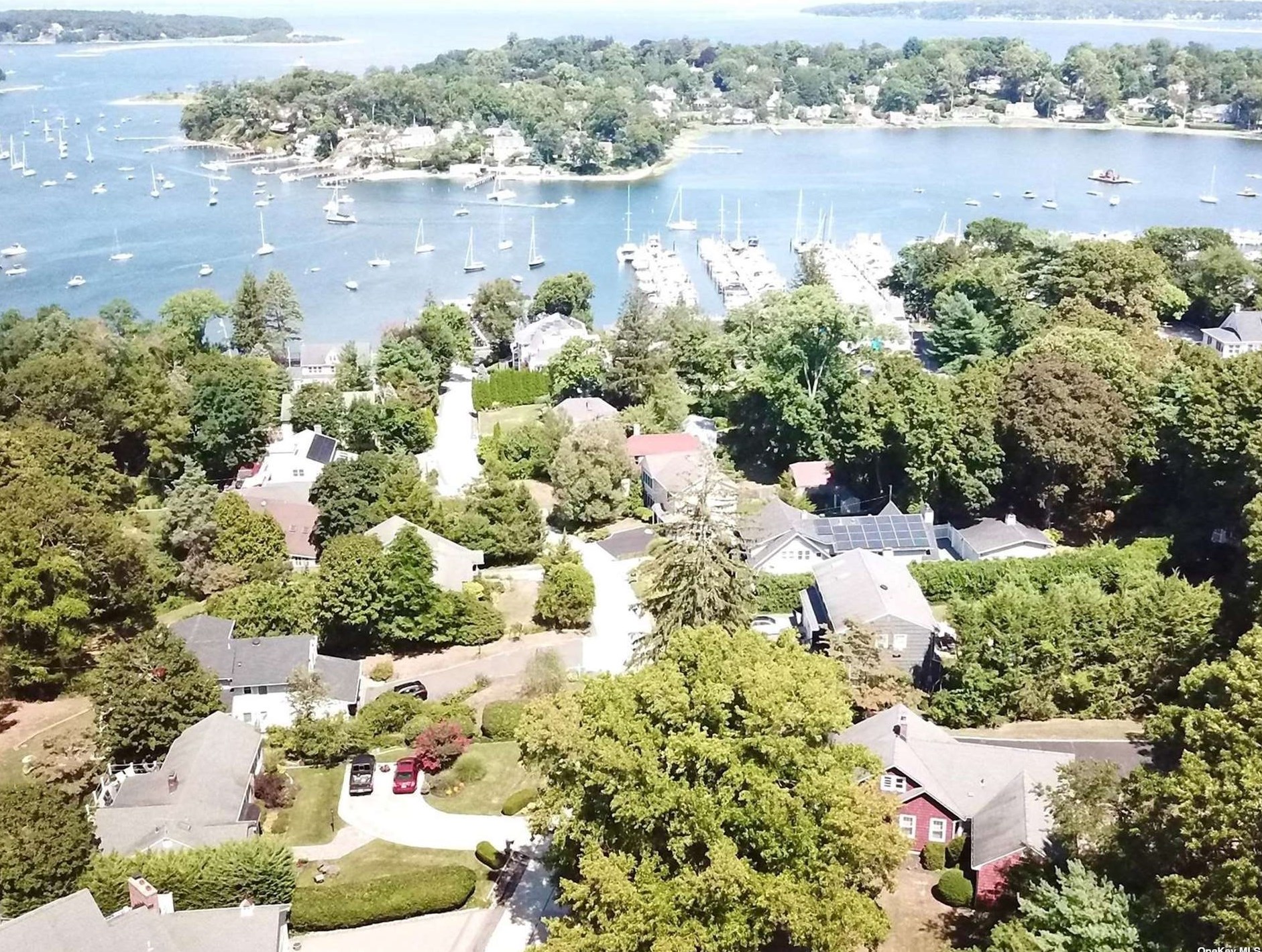 41 Landing Rd, Hunt NY  11743-1815 exterior