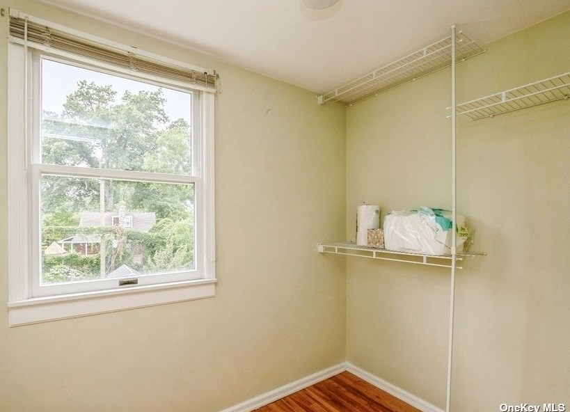 41 Lndg Rd, Hunt NY 11743-1817 exterior