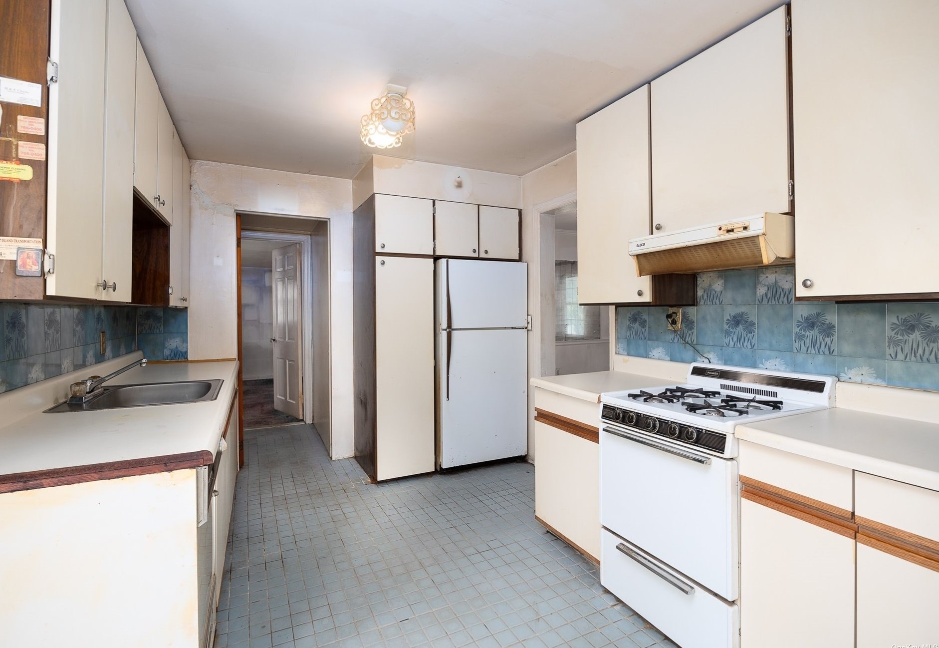 241 Burtis Ave, Rockville Centre NY  11570-2454 exterior