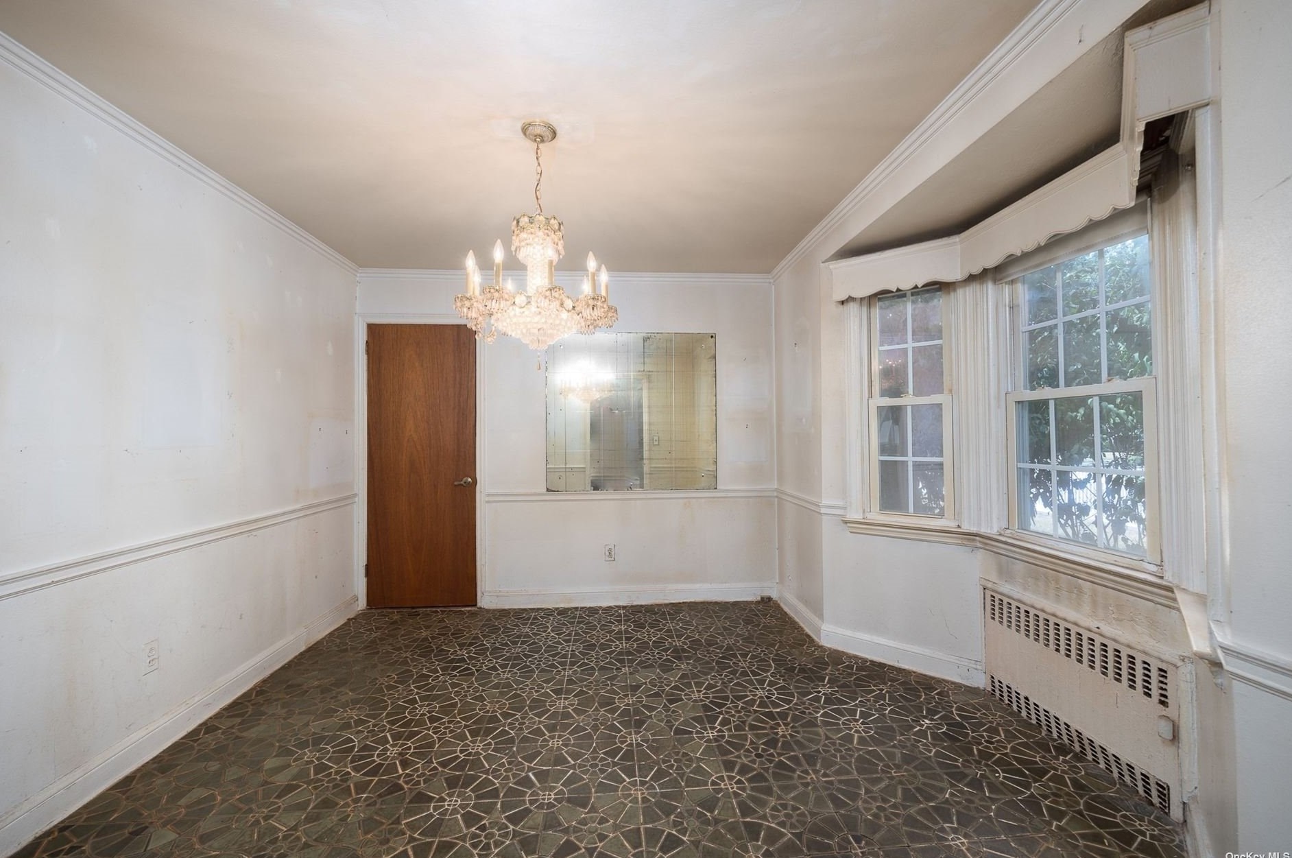 241 Burtis Ave, Rockville Centre NY  11570-2454 exterior