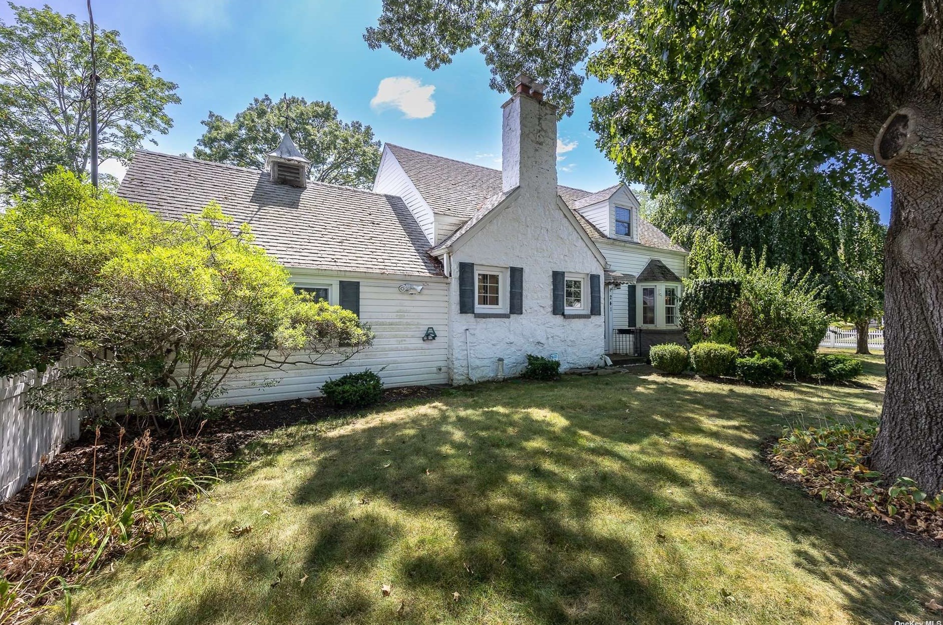 241 Burtis Ave, Rockville Centre NY  11570-2454 exterior