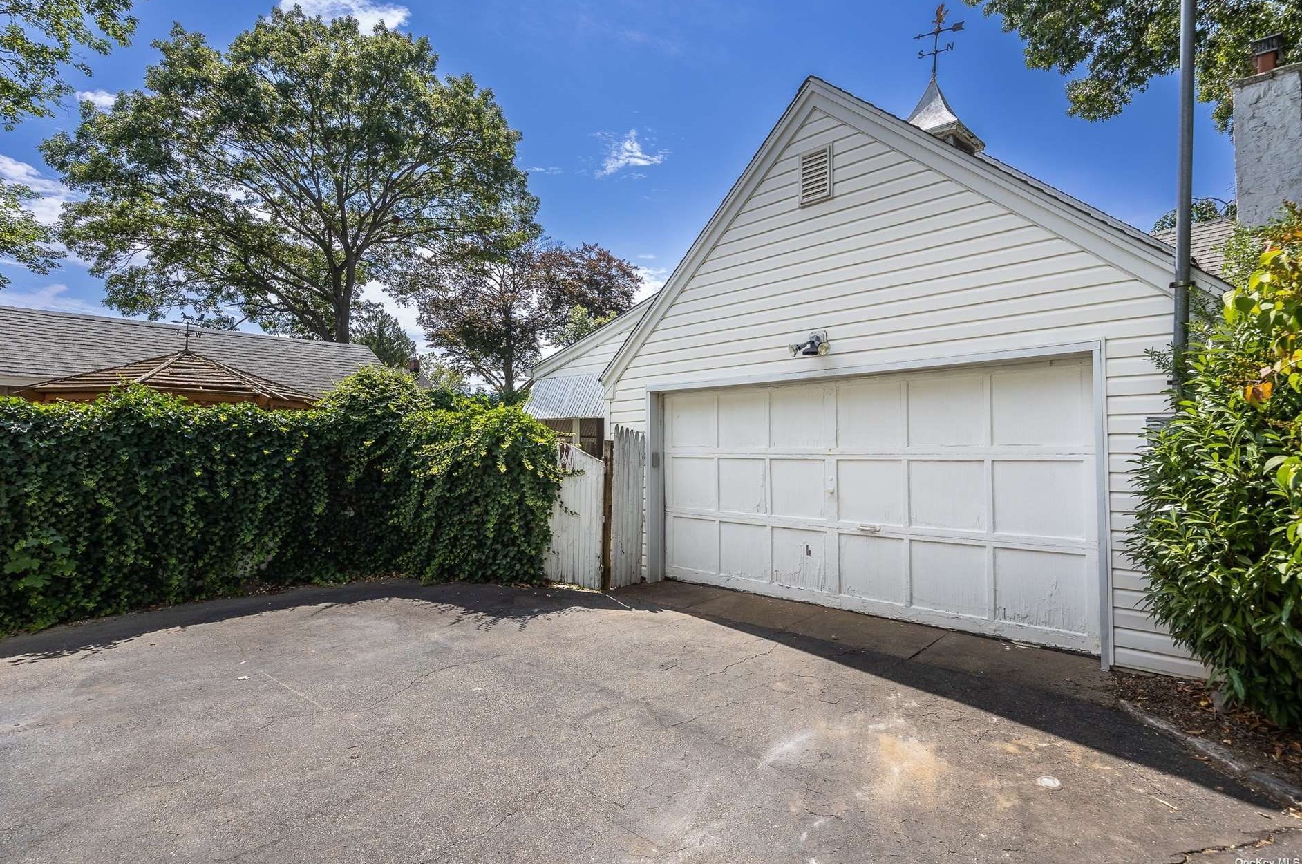 241 Burtis Ave, Rockville Centre NY  11570-2454 exterior