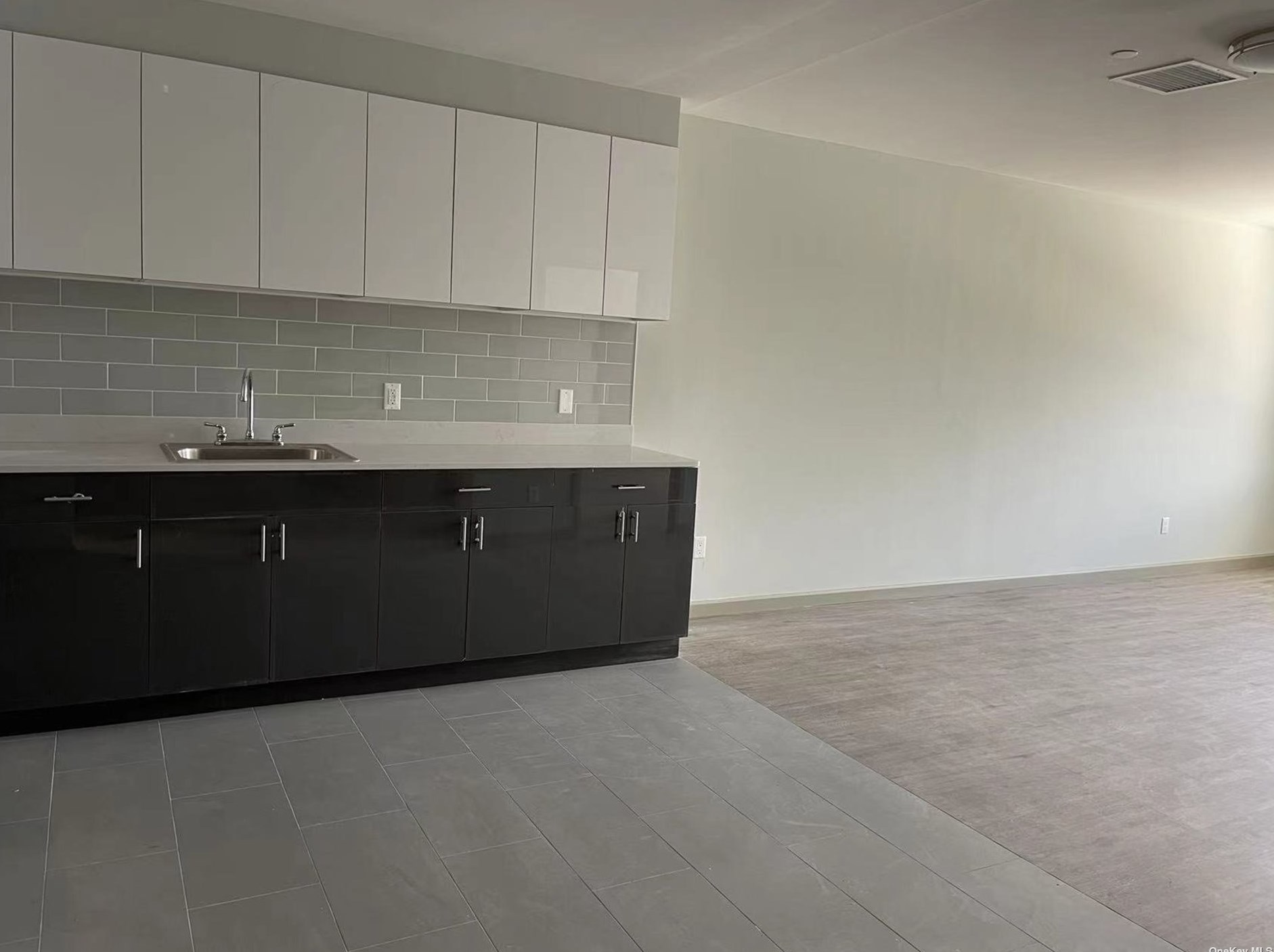 108-55 Roosevelt Ave, Flushing NY  11377-4459 exterior