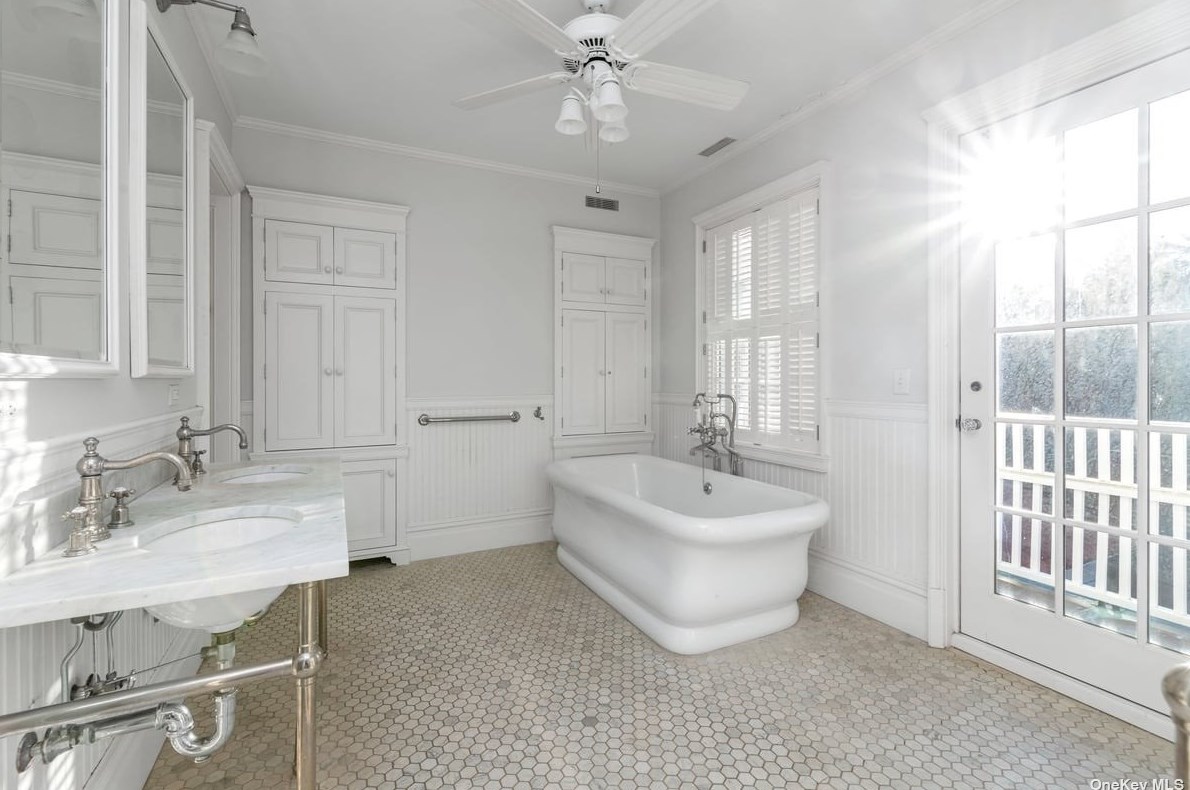 169 Magnolia Blvd, East Atlantic Beach NY  11561-3320 exterior