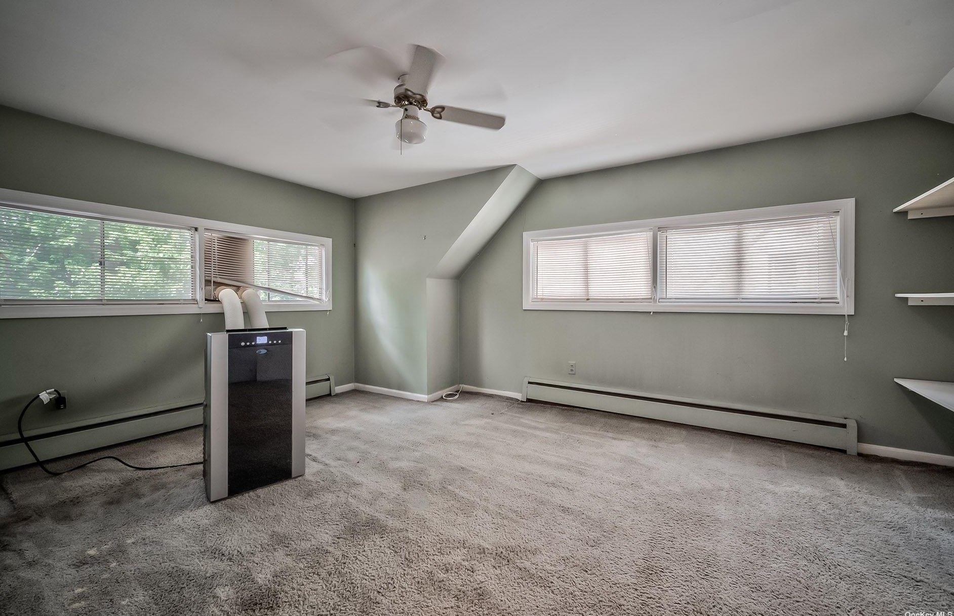 20 Glow Ln, Hicksville NY  11801-6105 exterior