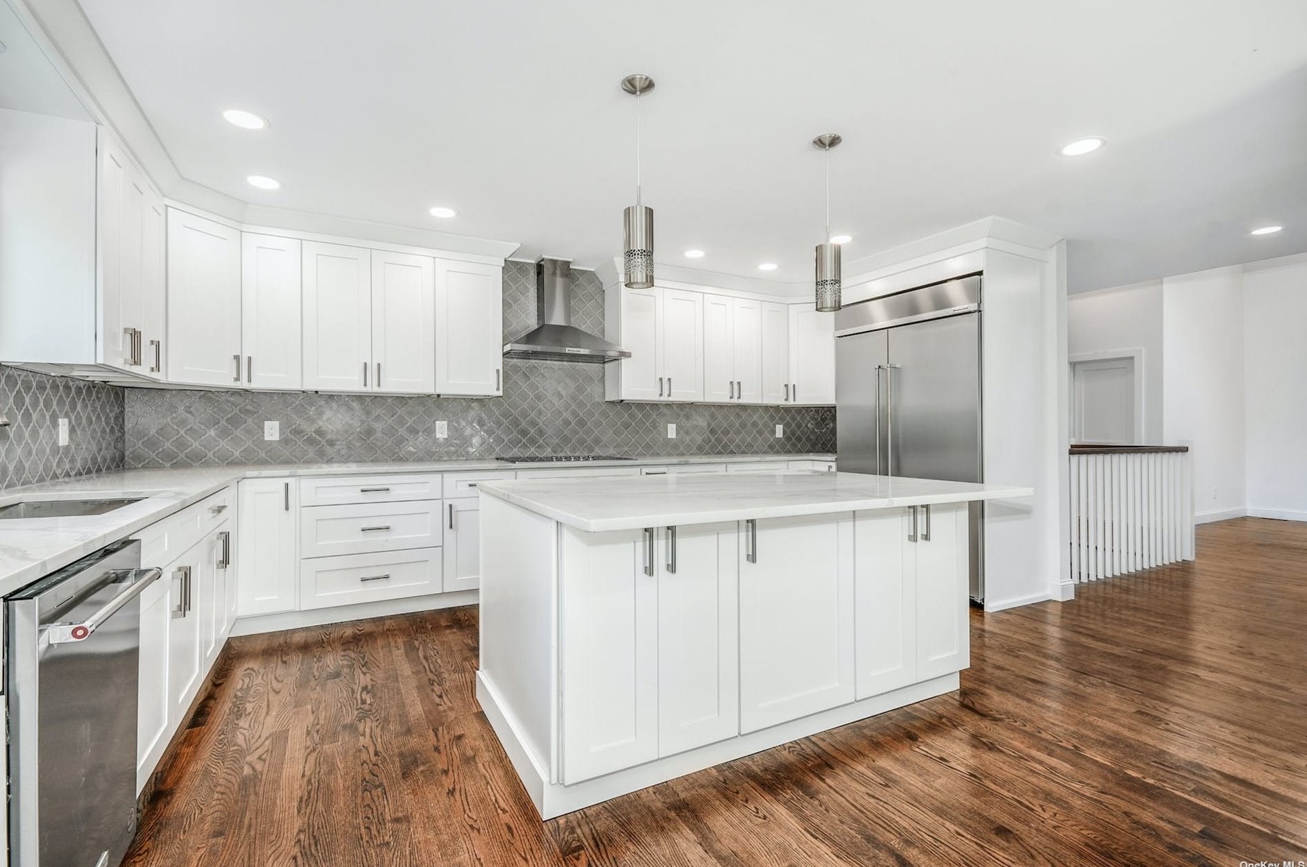 5 Evans Ln, Strongs Neck NY  exterior