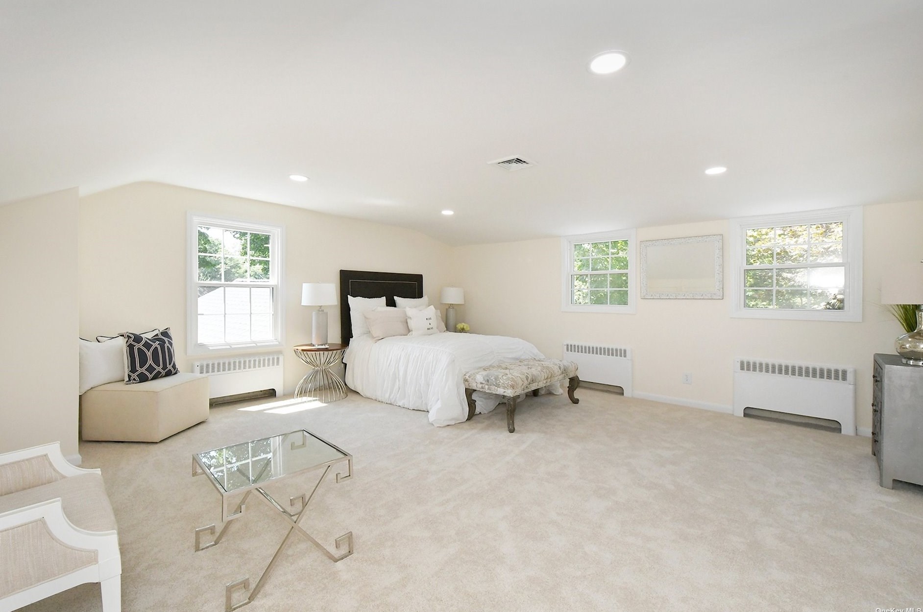 65 Cannon Ct, Hunt NY 11743-2811 exterior