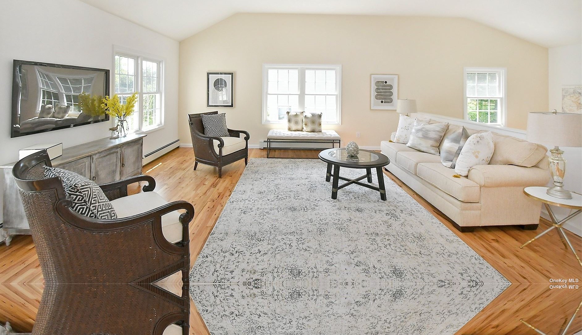 65 Cannon Ct, Hunt NY 11743-2811 exterior