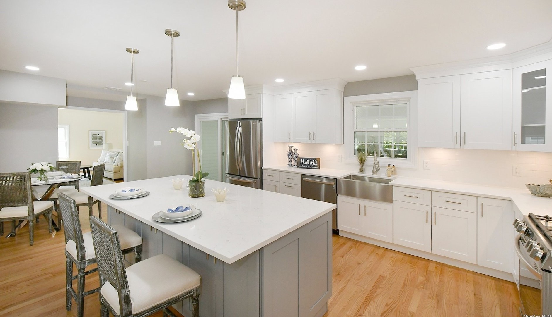 65 Cannon Ct, Hunt NY 11743-2811 exterior