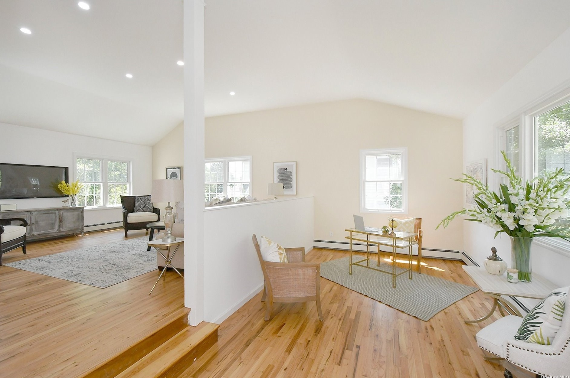 65 Cannon Ct, Hunt NY 11743-2811 exterior