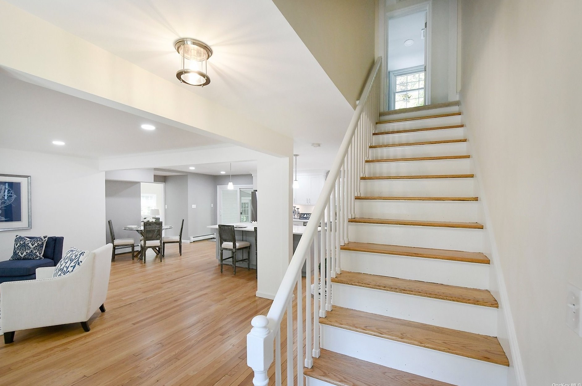 65 Cannon Ct, Hunt NY 11743-2811 exterior