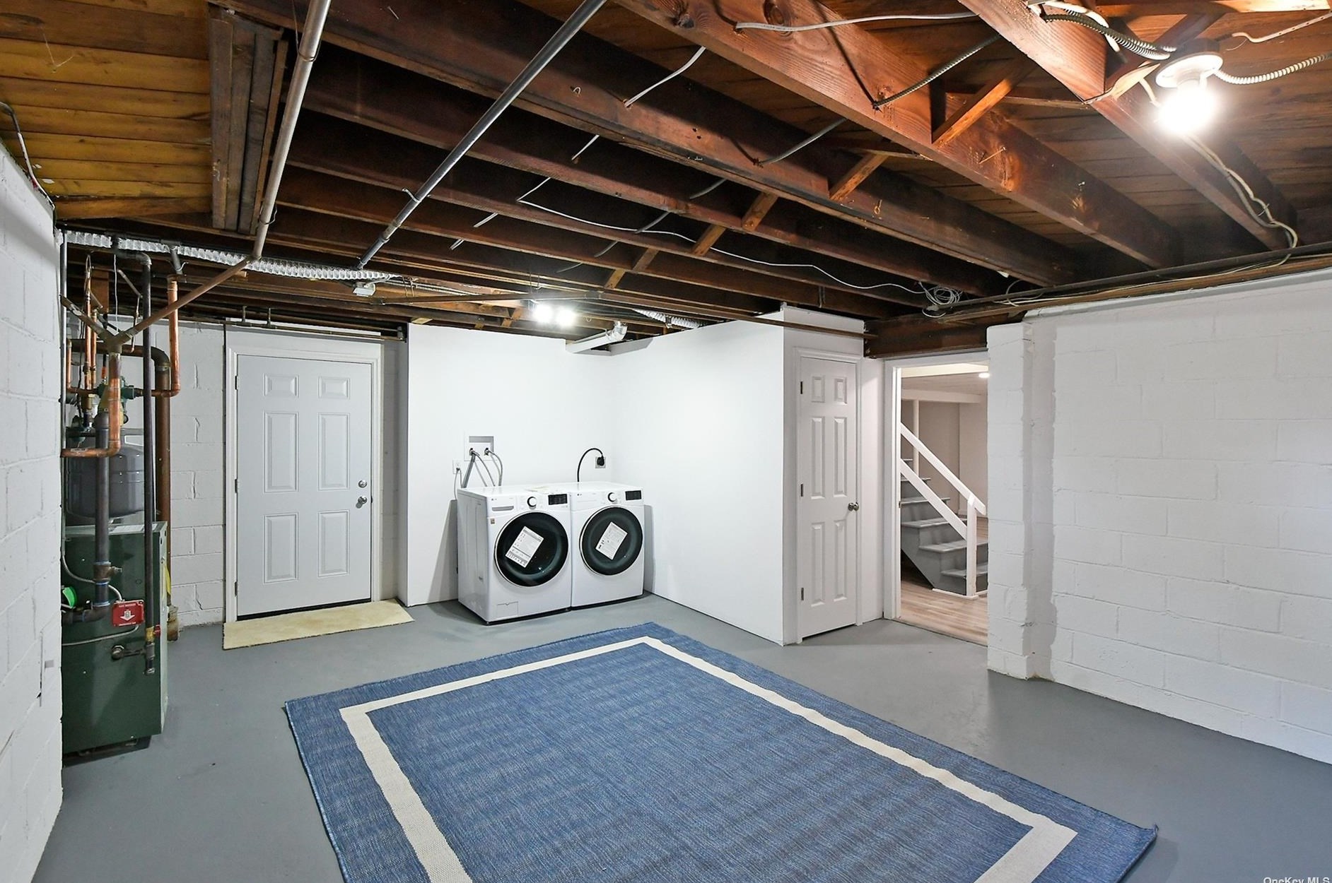 65 Cannon Ct, Hunt NY 11743-2811 exterior