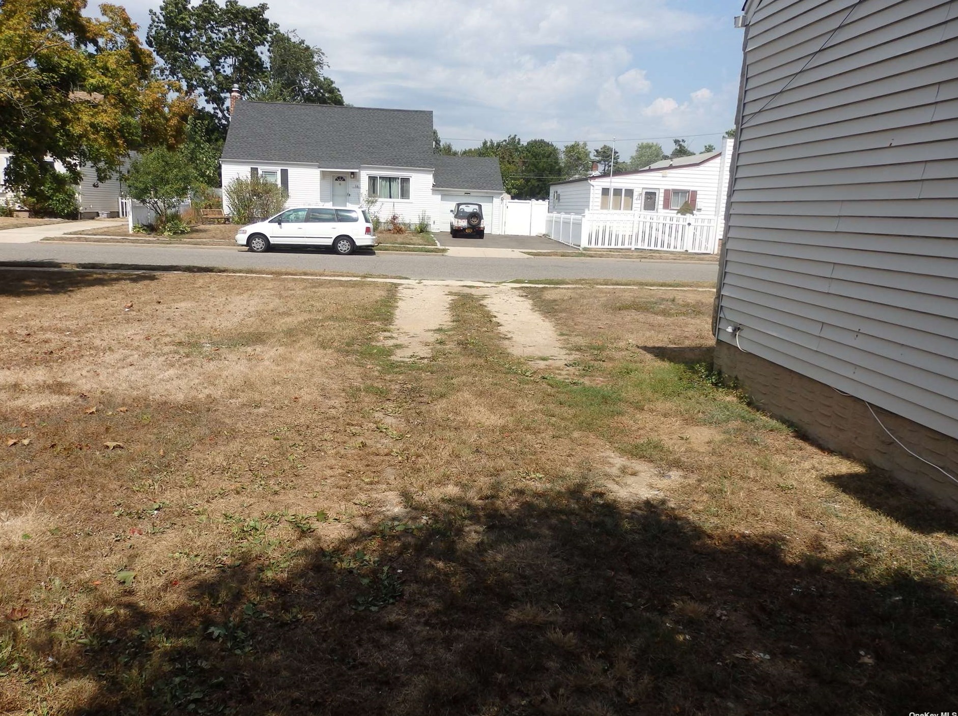 21 Frd Dr, East Massapequa NY  11758-3714 exterior