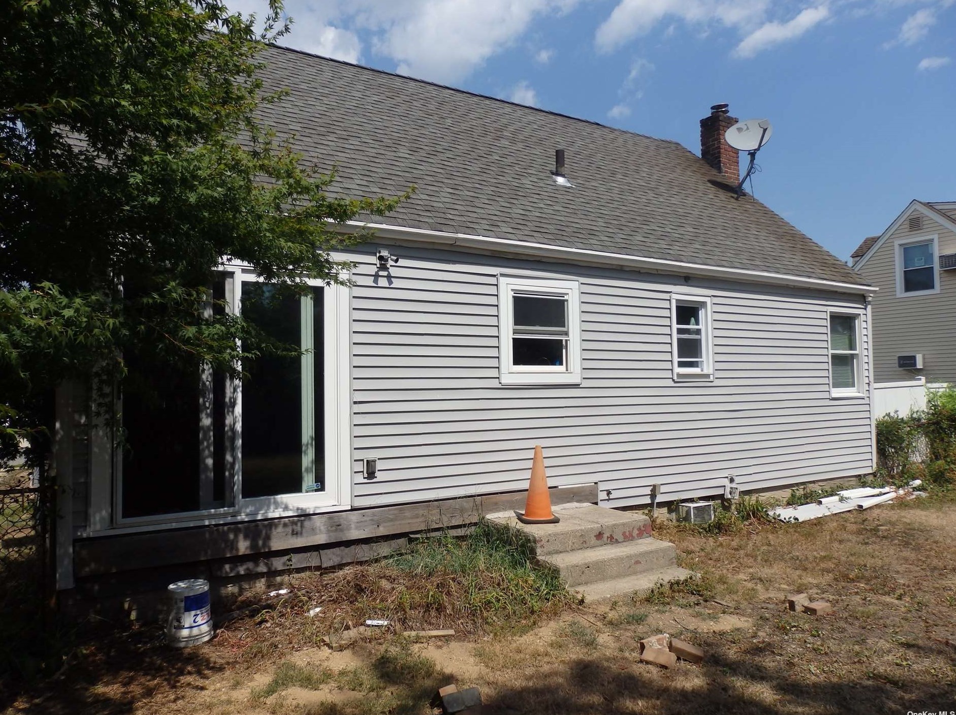 21 Frd Dr, East Massapequa NY  11758-3714 exterior