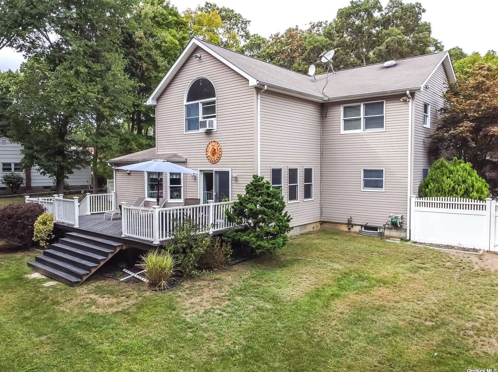 12 Oxbow Rd, Canaan Lake NY  11772-2230 exterior