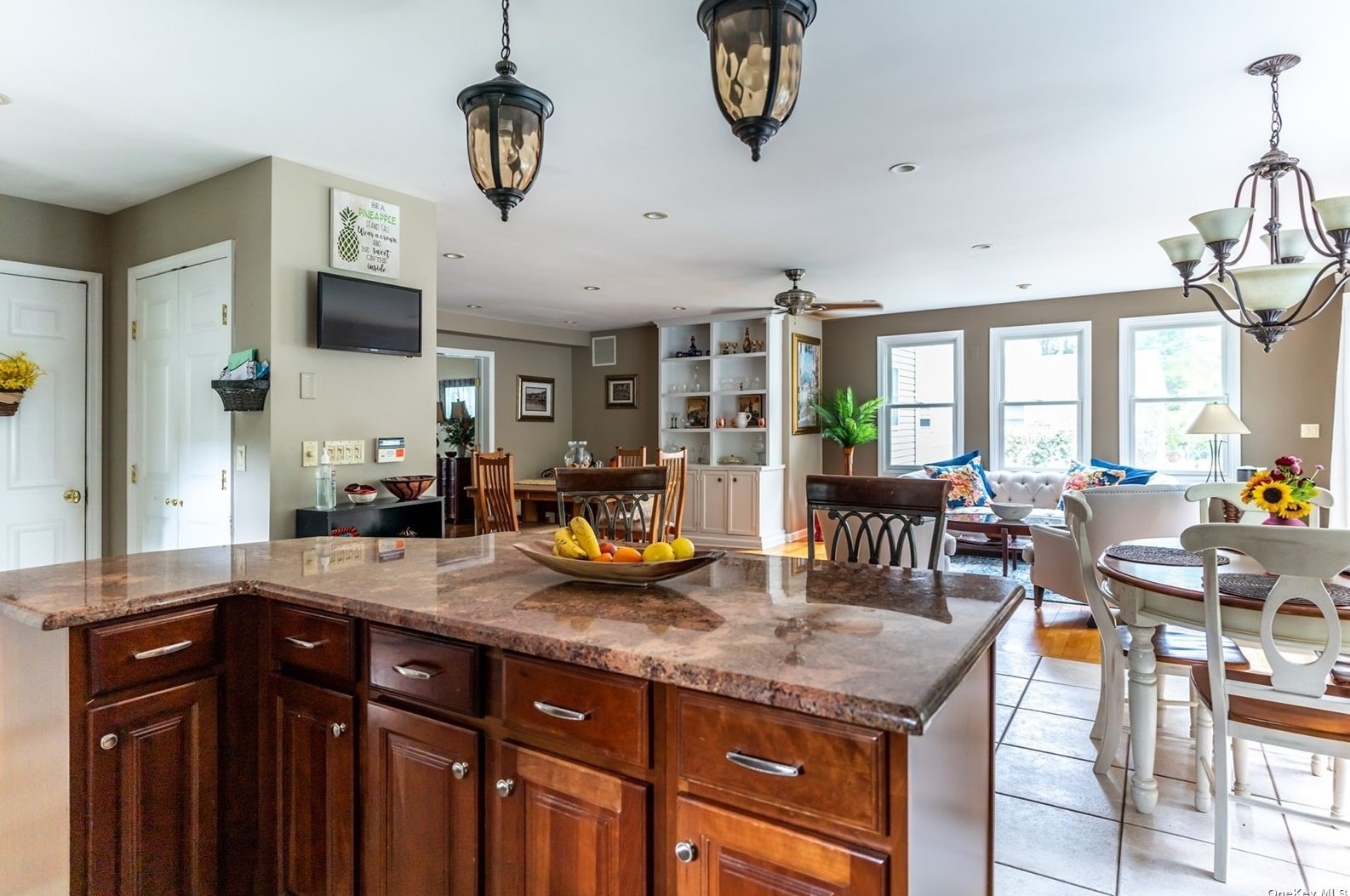 12 Oxbow Rd, Canaan Lake NY  11772-2230 exterior