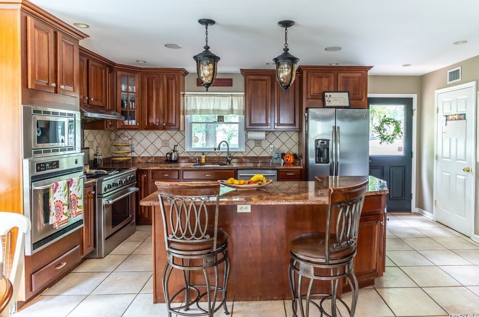 12 Oxbow Rd, Canaan Lake NY  11772-2230 exterior