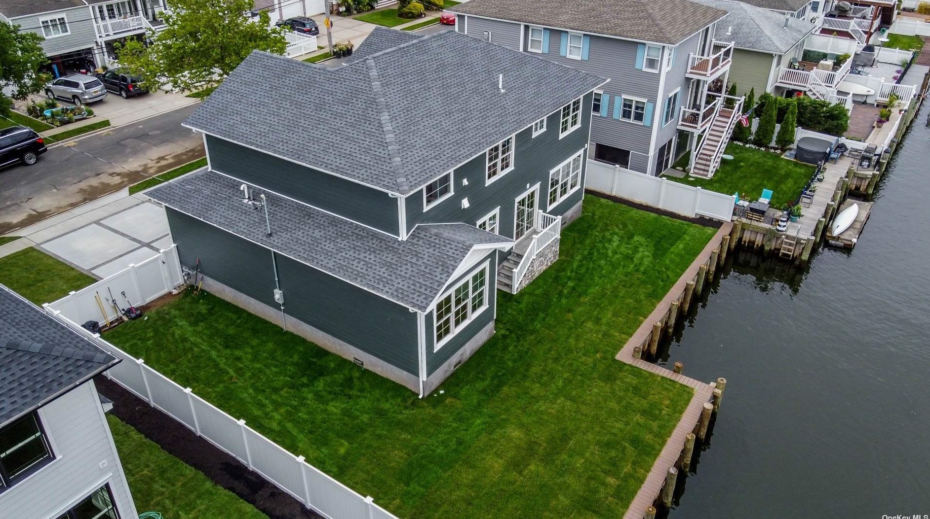 52 Beach Rd, East Massapequa NY  11758-6613 exterior