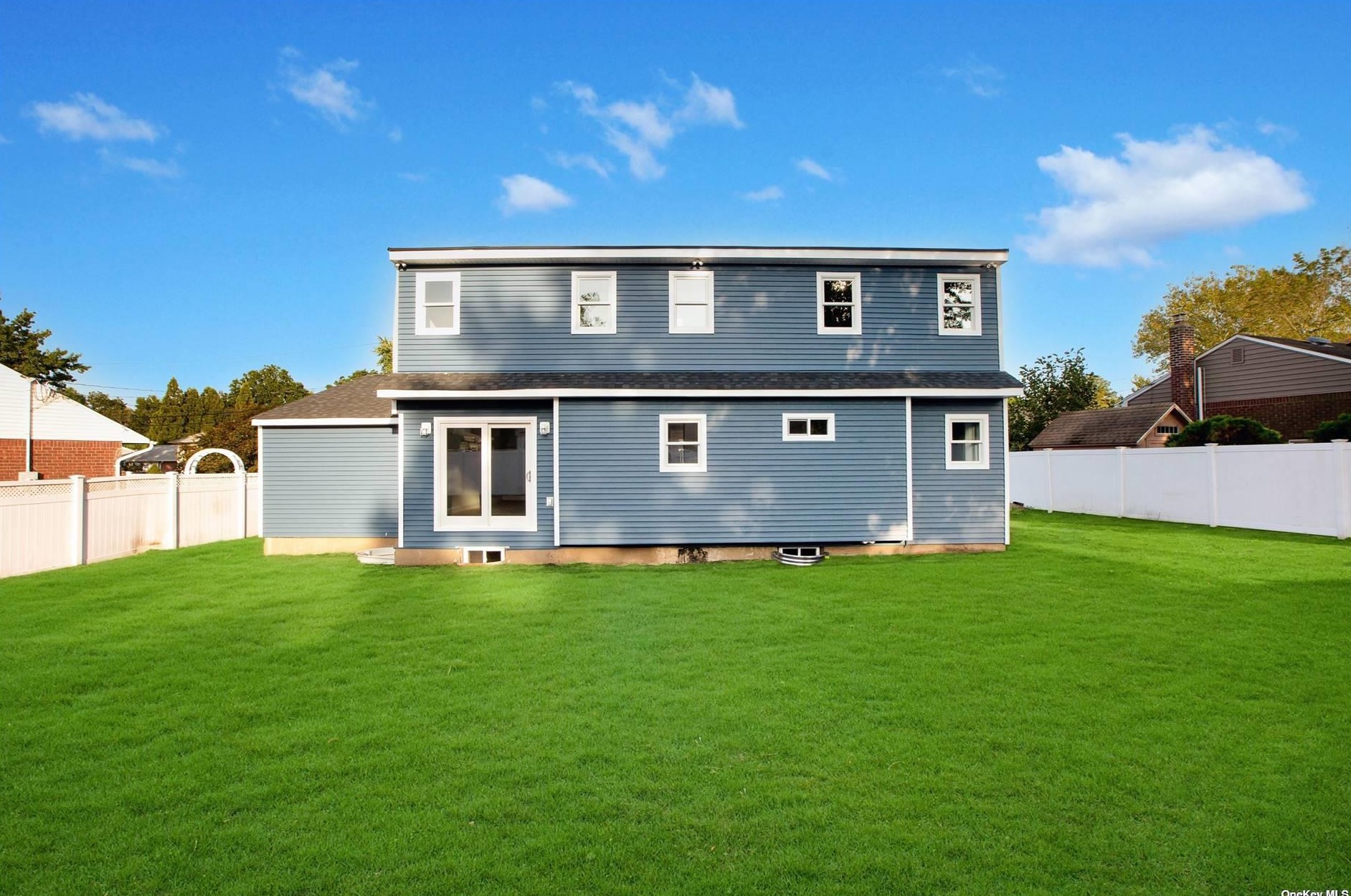 27 Larry Dr, Commack NY 11725-3327 exterior