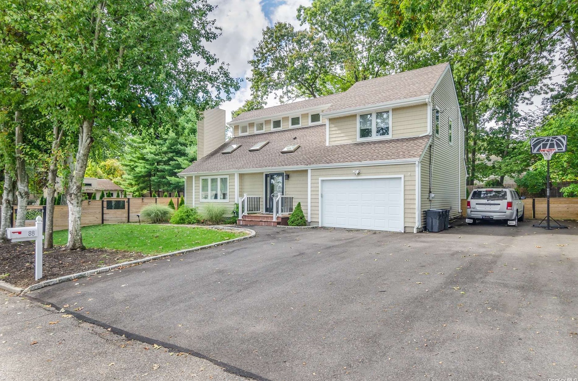 88 Forest Ave, Lake Grove, NY 11755
