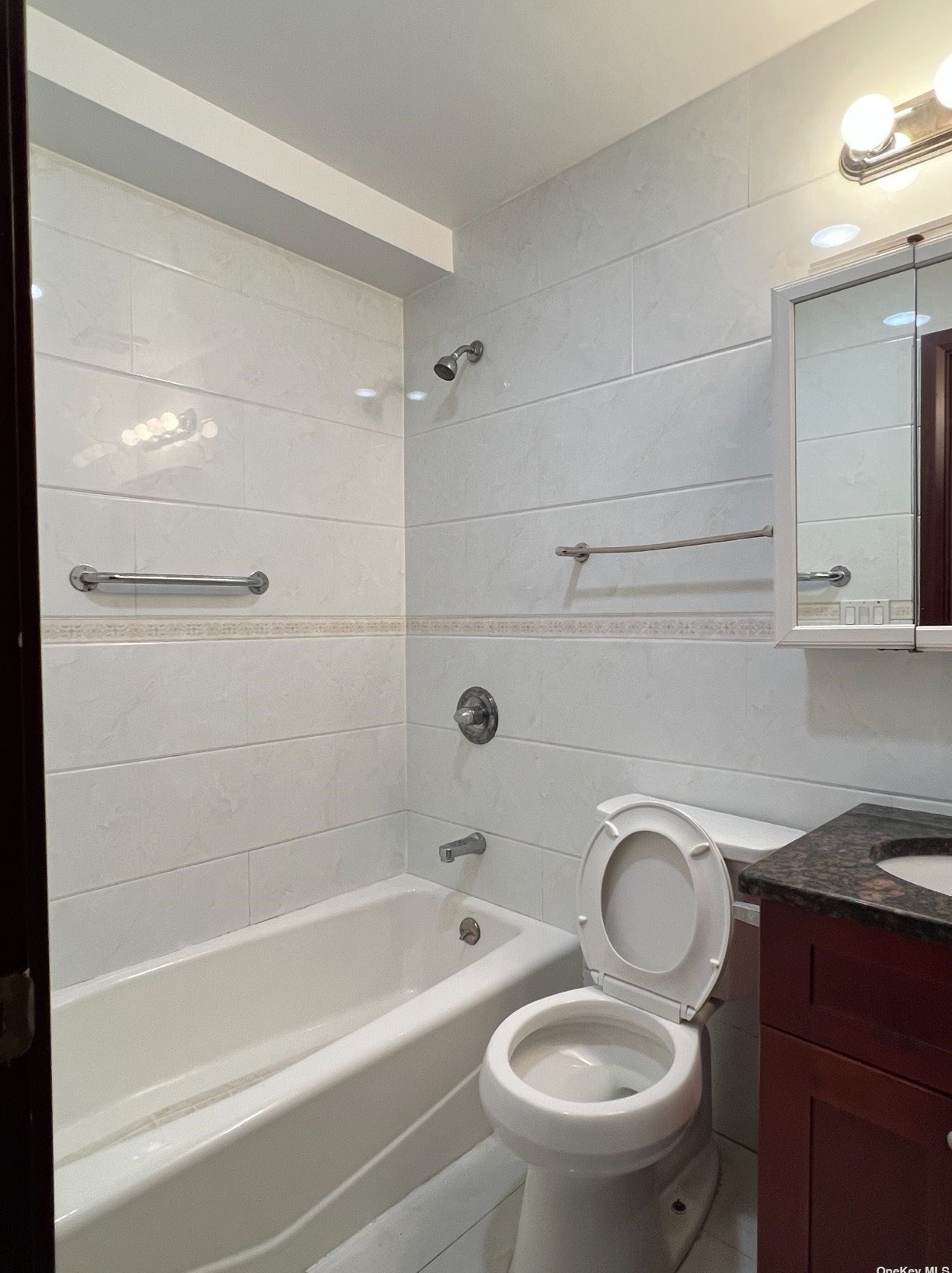 7548 Parsons Blvd, Flushing NY  11366-1038 exterior