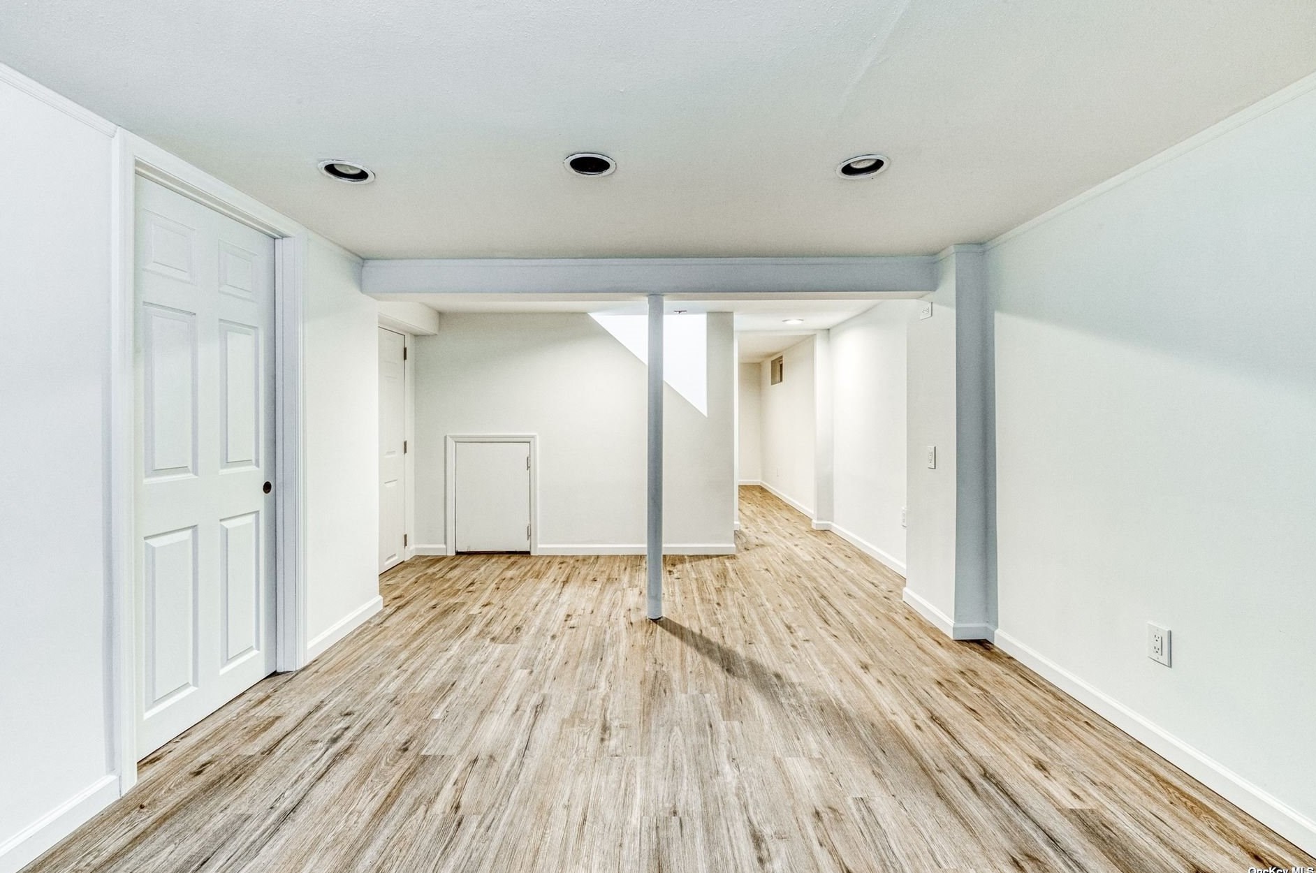 44 Vineyard Rd, Hunt NY 11743-1257 exterior