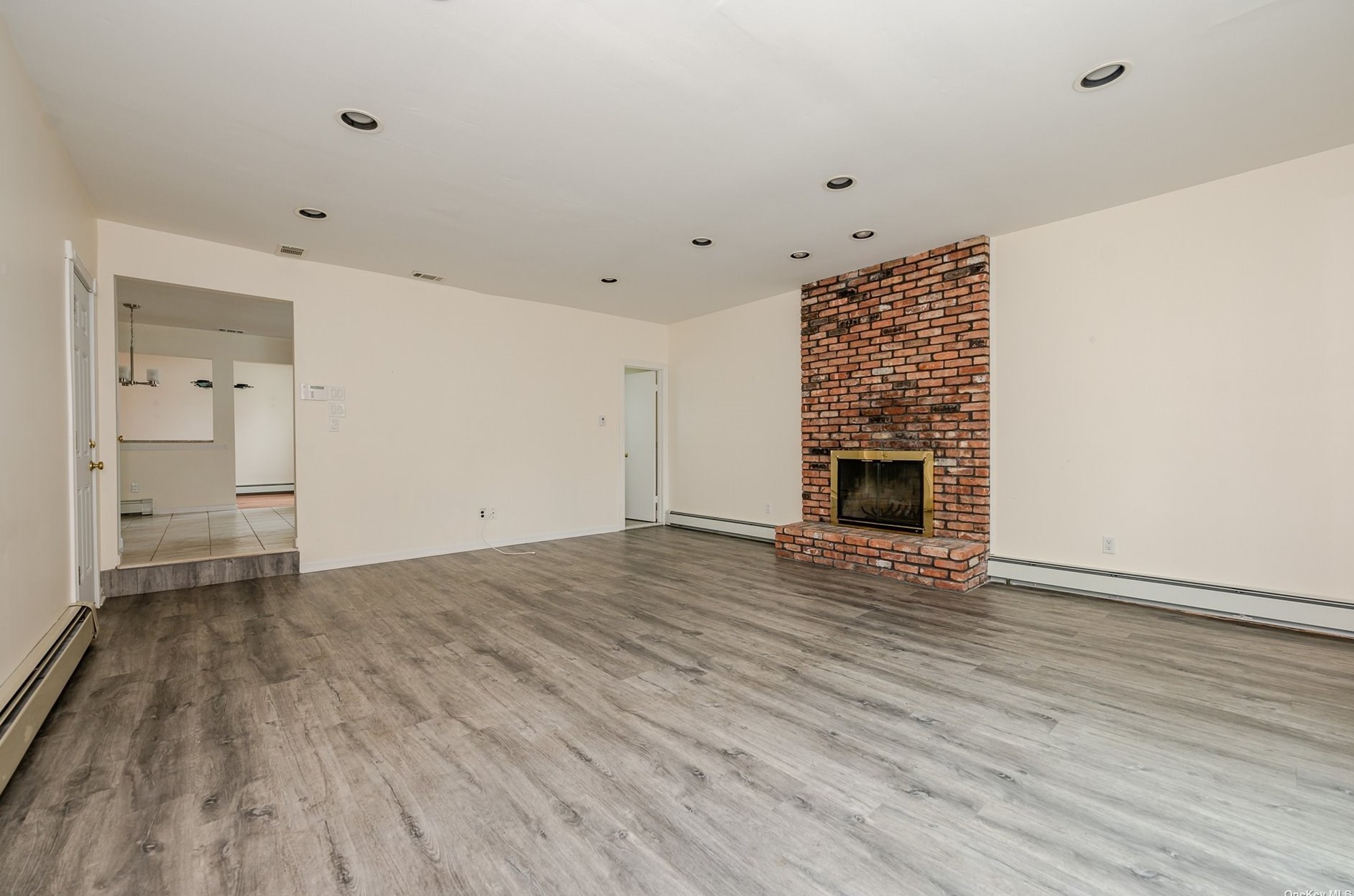 19 Tulane Rd, Glen Cove NY  11542-2002 exterior