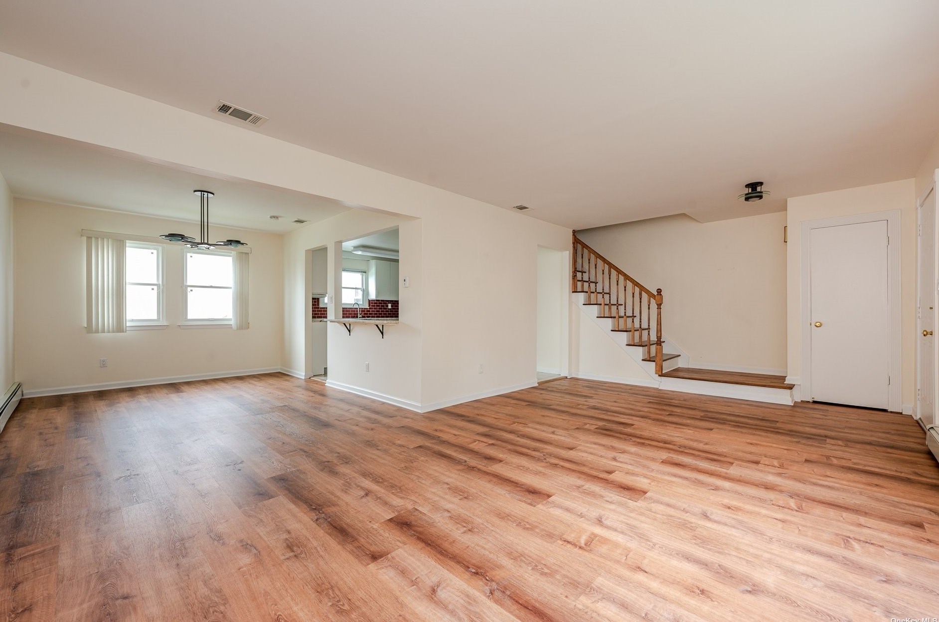 19 Tulane Rd, Glen Cove NY  11542-2002 exterior