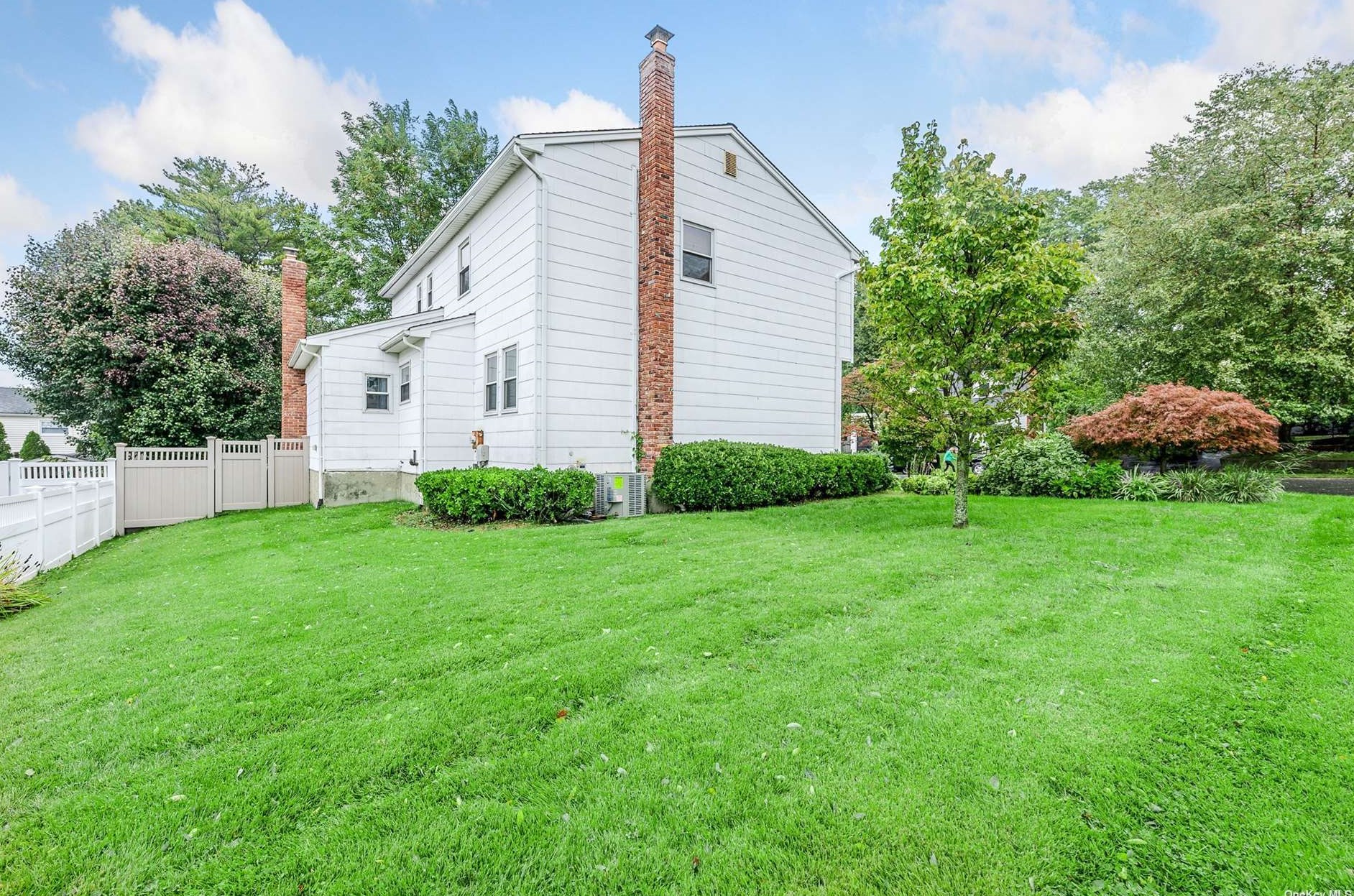 19 Tulane Rd, Glen Cove NY  11542-2002 exterior