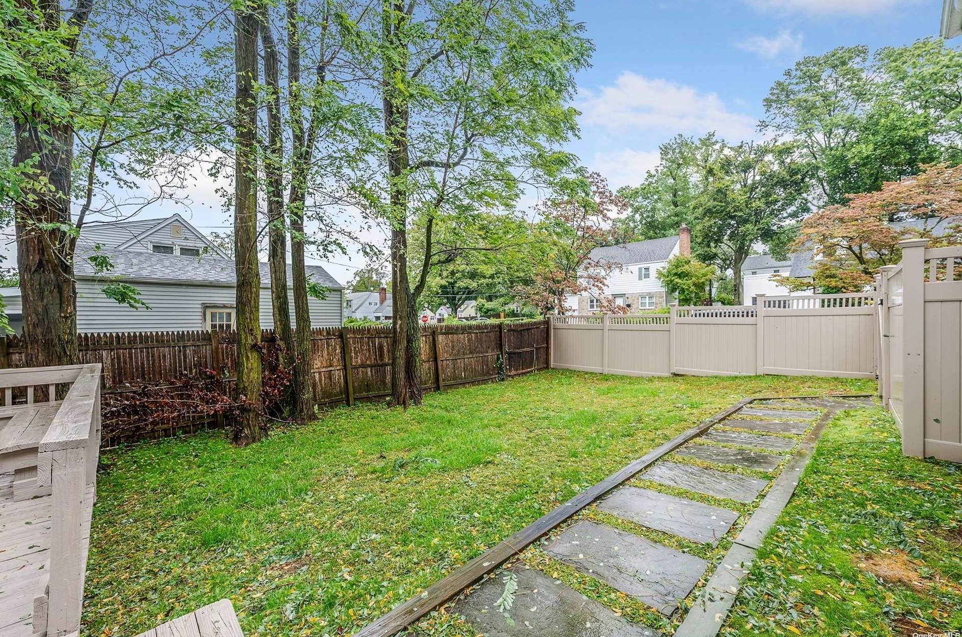 19 Tulane Rd, Glen Cove NY  11542-2002 exterior