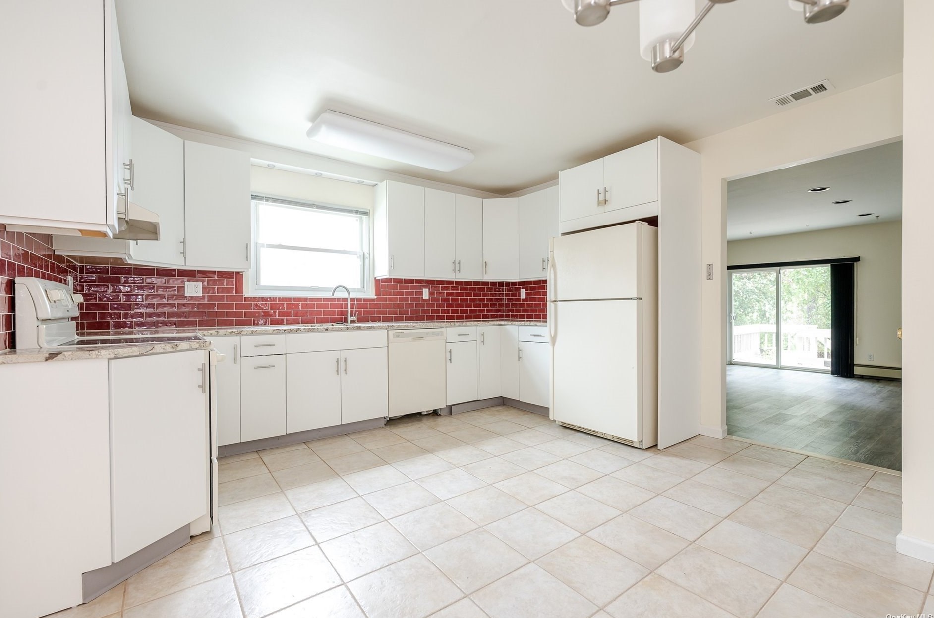 19 Tulane Rd, Glen Cove NY  11542-2002 exterior