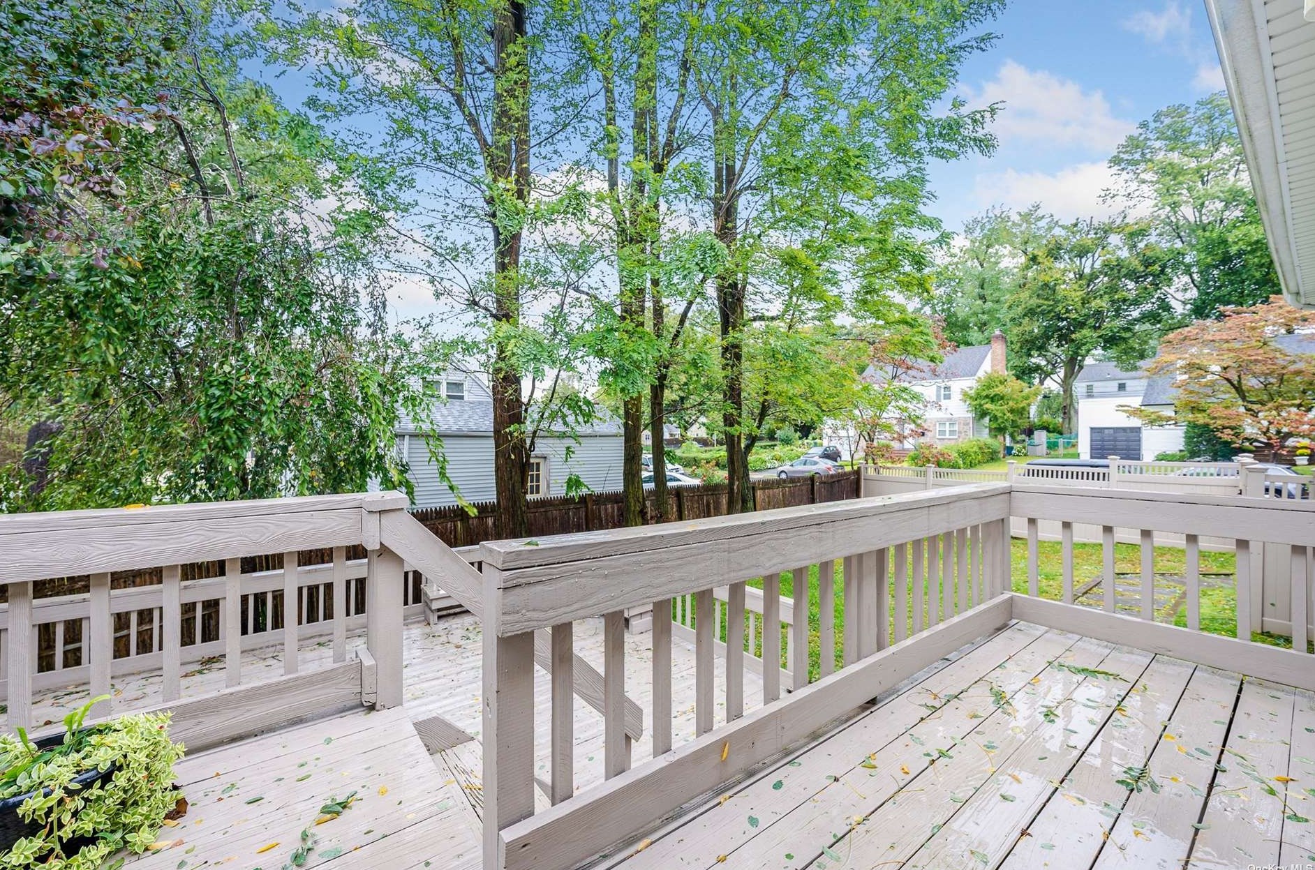 19 Tulane Rd, Glen Cove NY  11542-2002 exterior