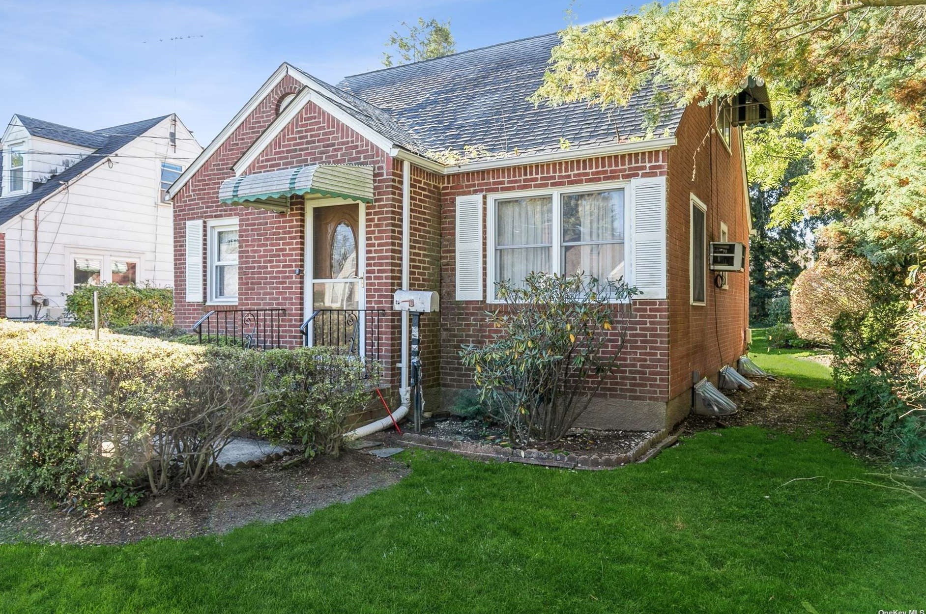 21 Dorcas Ave, Syosset NY  11791-4012 exterior