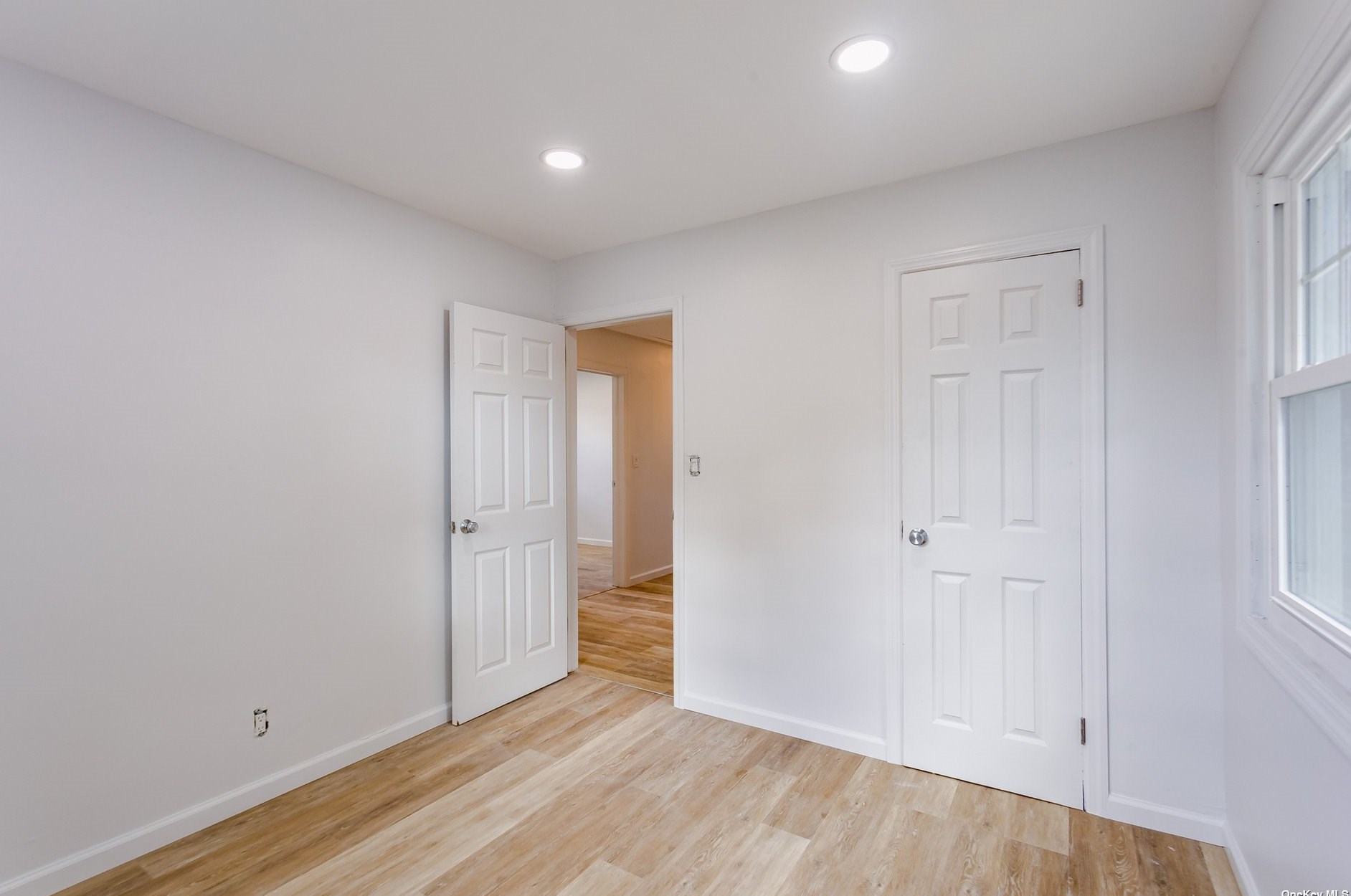 131 Roosevelt Ave, Freeport NY  11520-6125 exterior