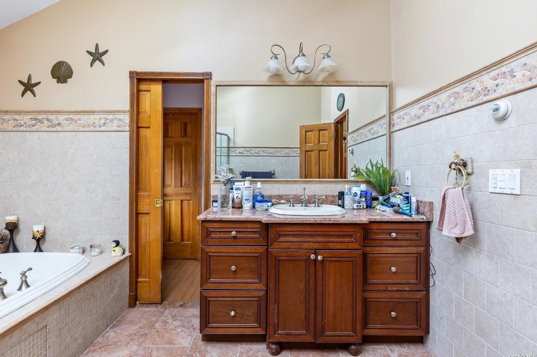 36 Garden Cir, Syosset NY  11791-4803 exterior