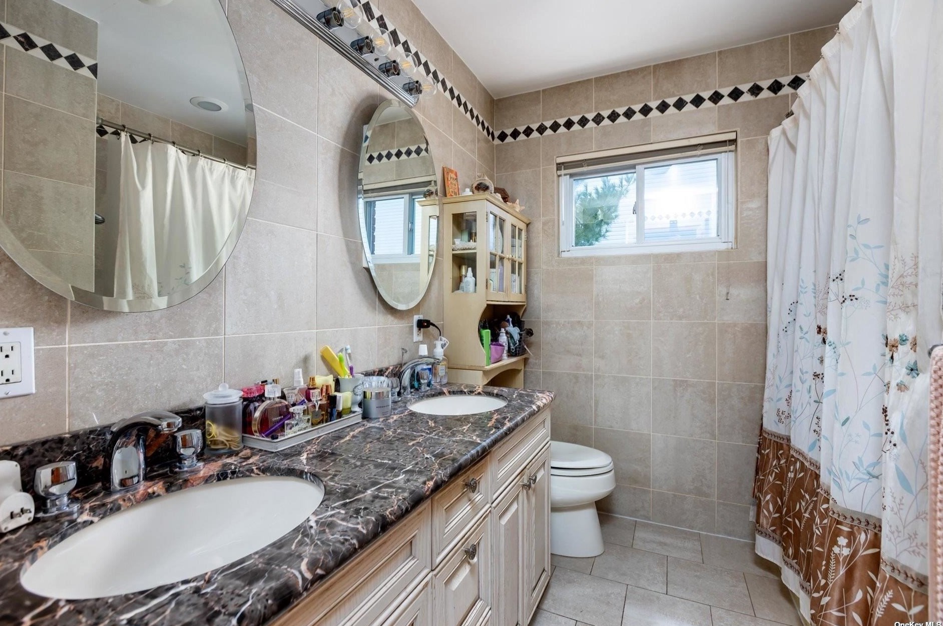 36 Garden Cir, Syosset NY  11791-4803 exterior