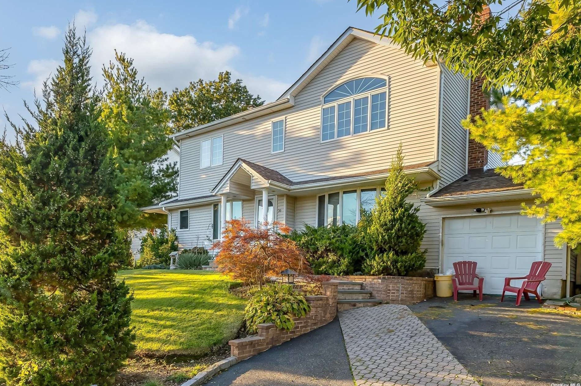 36 Garden Cir, Syosset NY  11791-4803 exterior