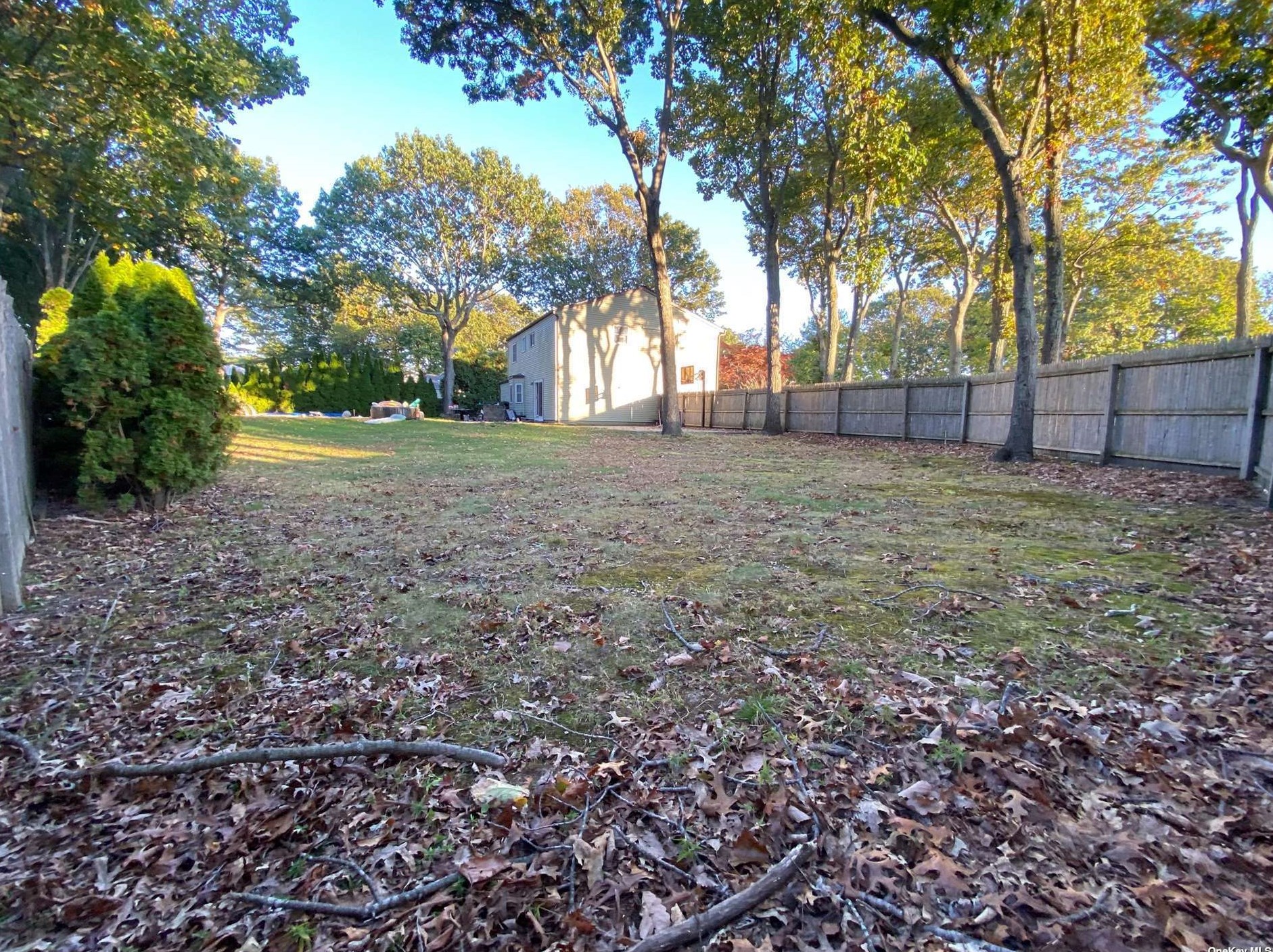 21 Mike Ln, Smithtown NY  11787-2326 exterior