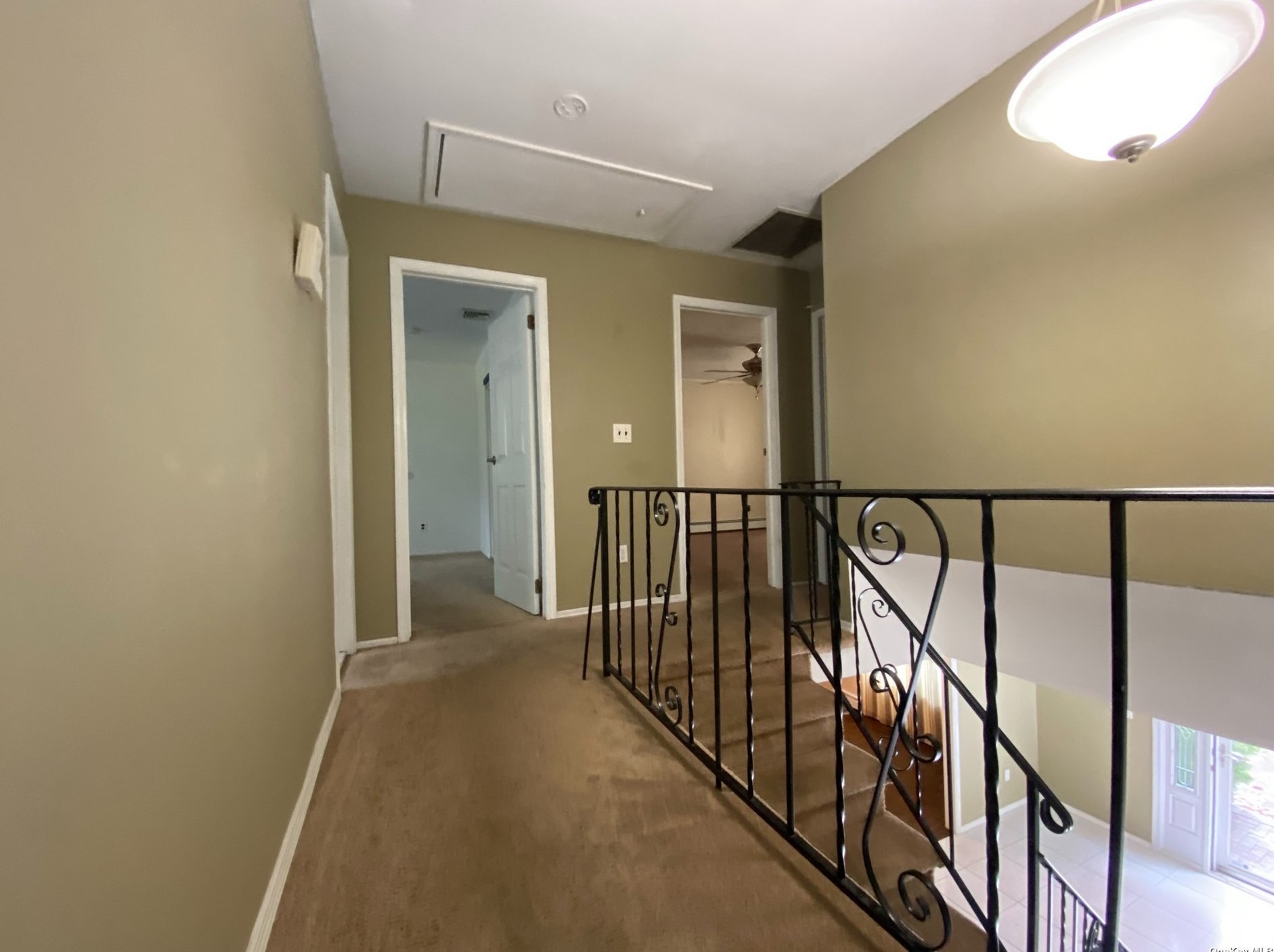 21 Mike Ln, Smithtown NY  11787-2326 exterior