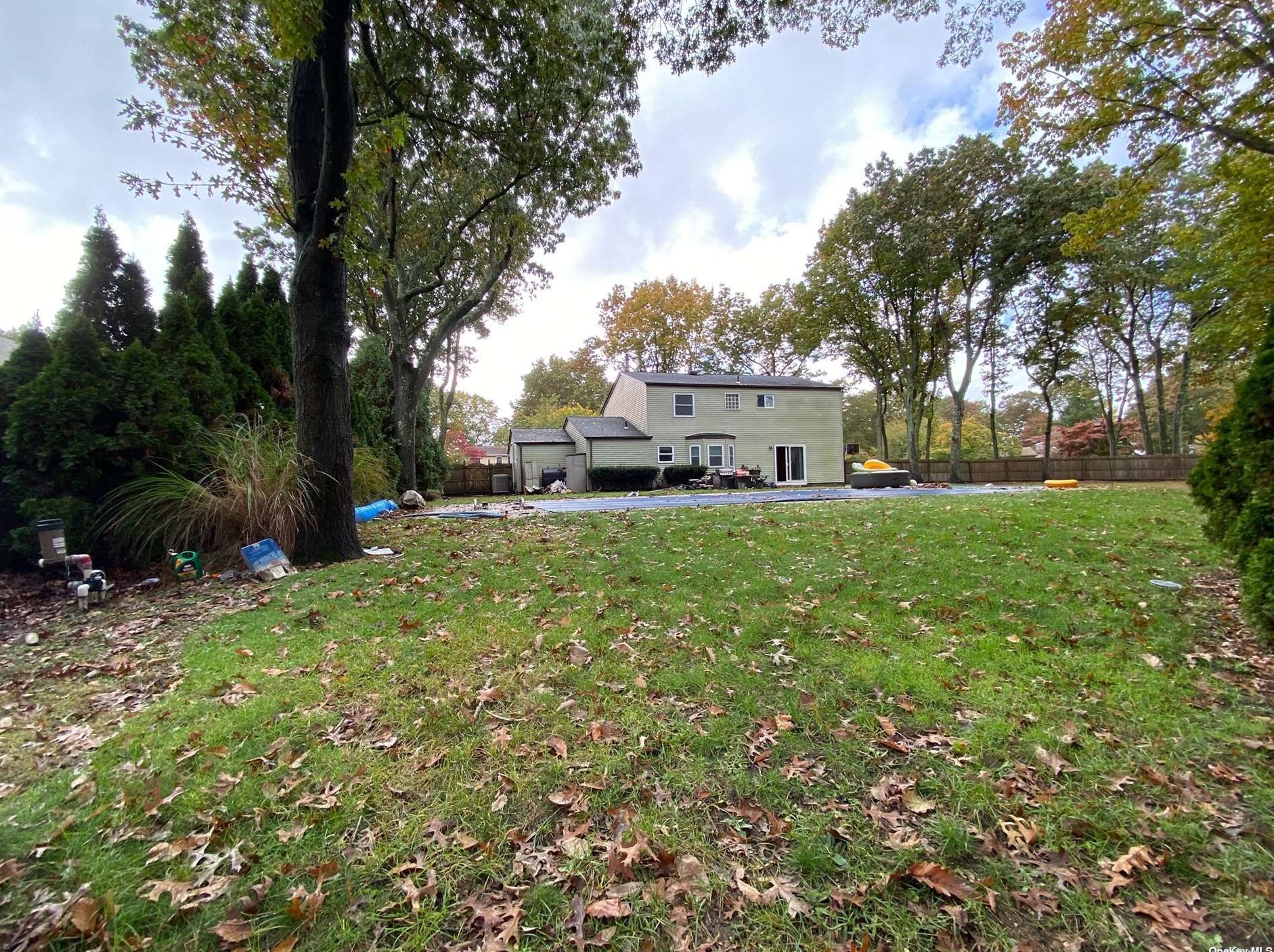 21 Mike Ln, Smithtown NY  11787-2326 exterior