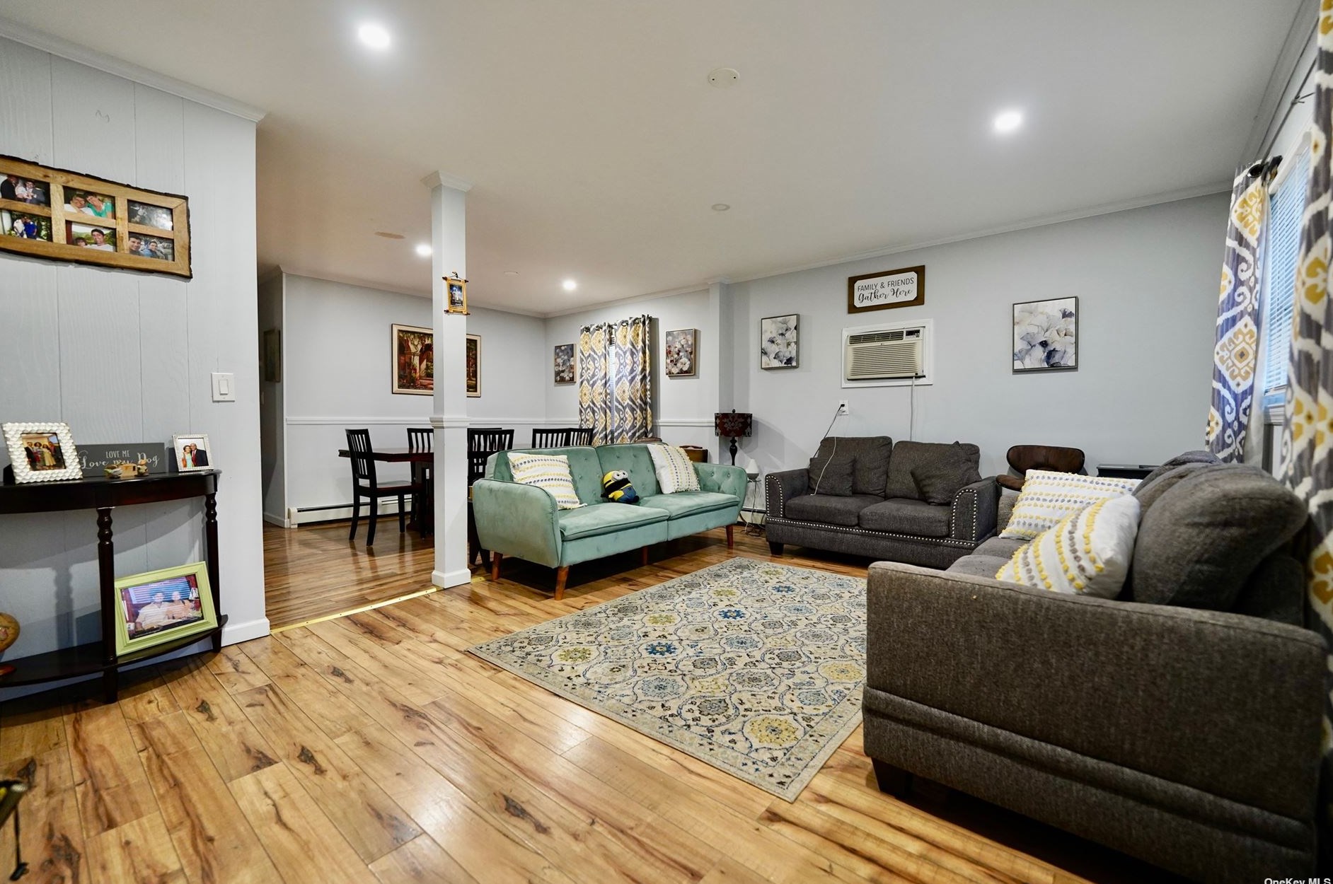 2480 Poppy St, Hempstead NY  11554-5210 exterior