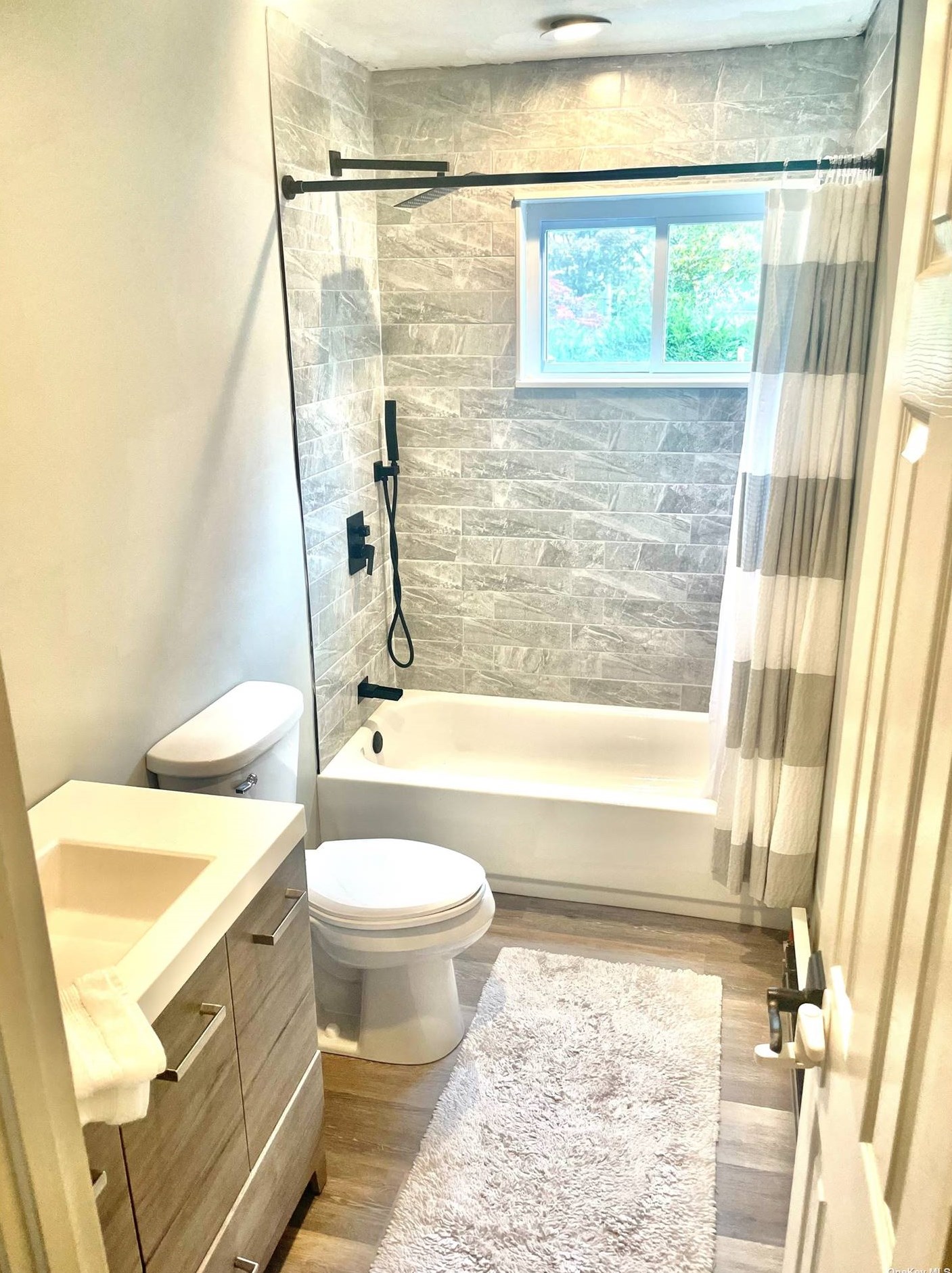 7 Custom Ln, Prt Jefferson Station NY  11776-2709 exterior