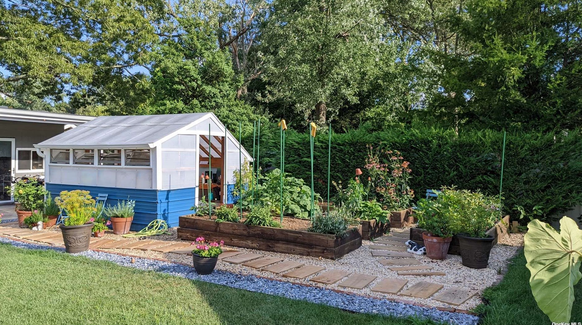 7 Custom Ln, Prt Jefferson Station NY  11776-2709 exterior